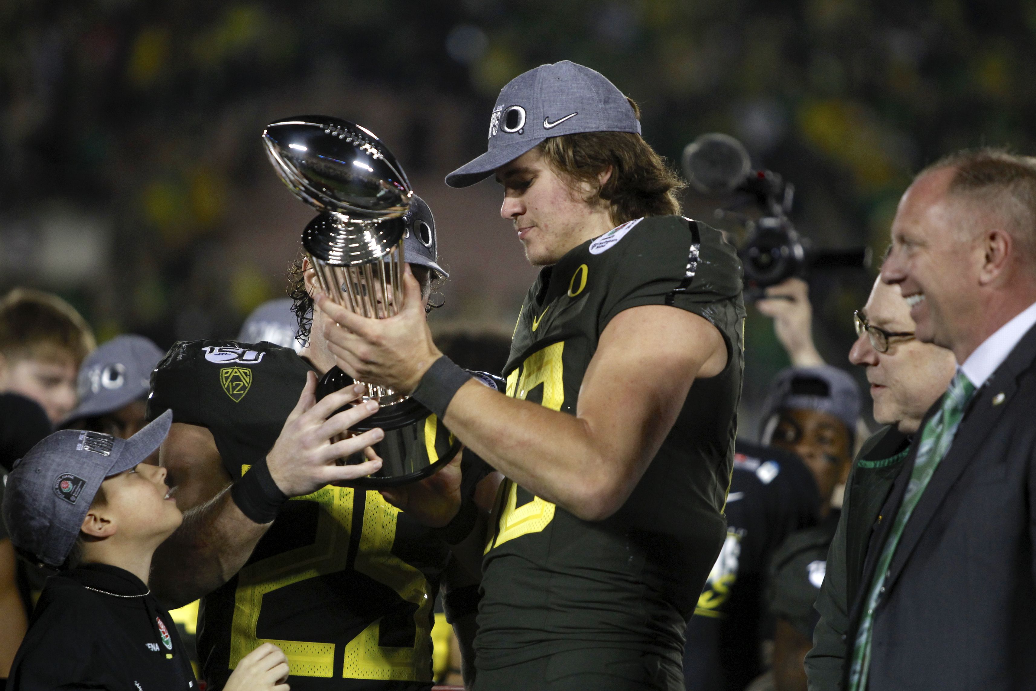 Rose Bowl: Oregon, Justin Herbert show progress in win over Wisconsin -  Sports Illustrated