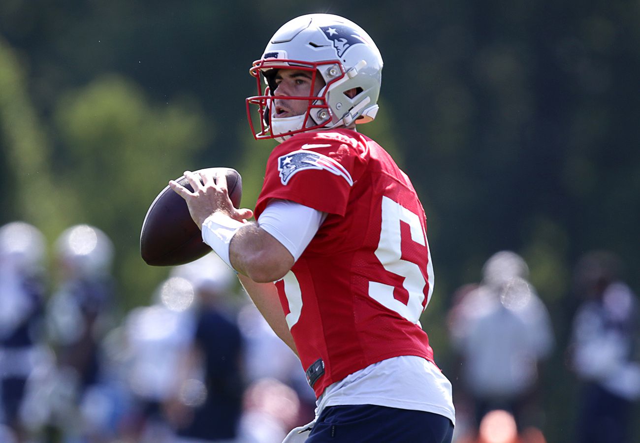 Brian Hoyer Might Have a Key Advantage Over Jarrett Stidham in the Race for  the Patriots' Starting Job