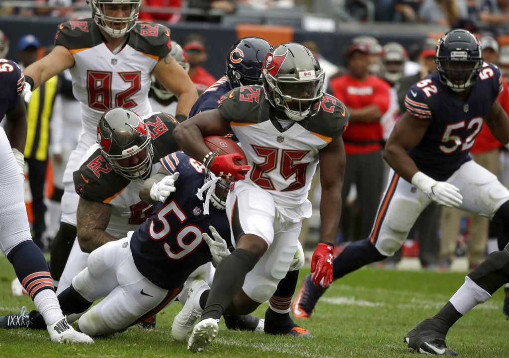 Thieves break into Tampa Bay running back Peyton Barber's car, steal  playbook and other valuables - ABC News