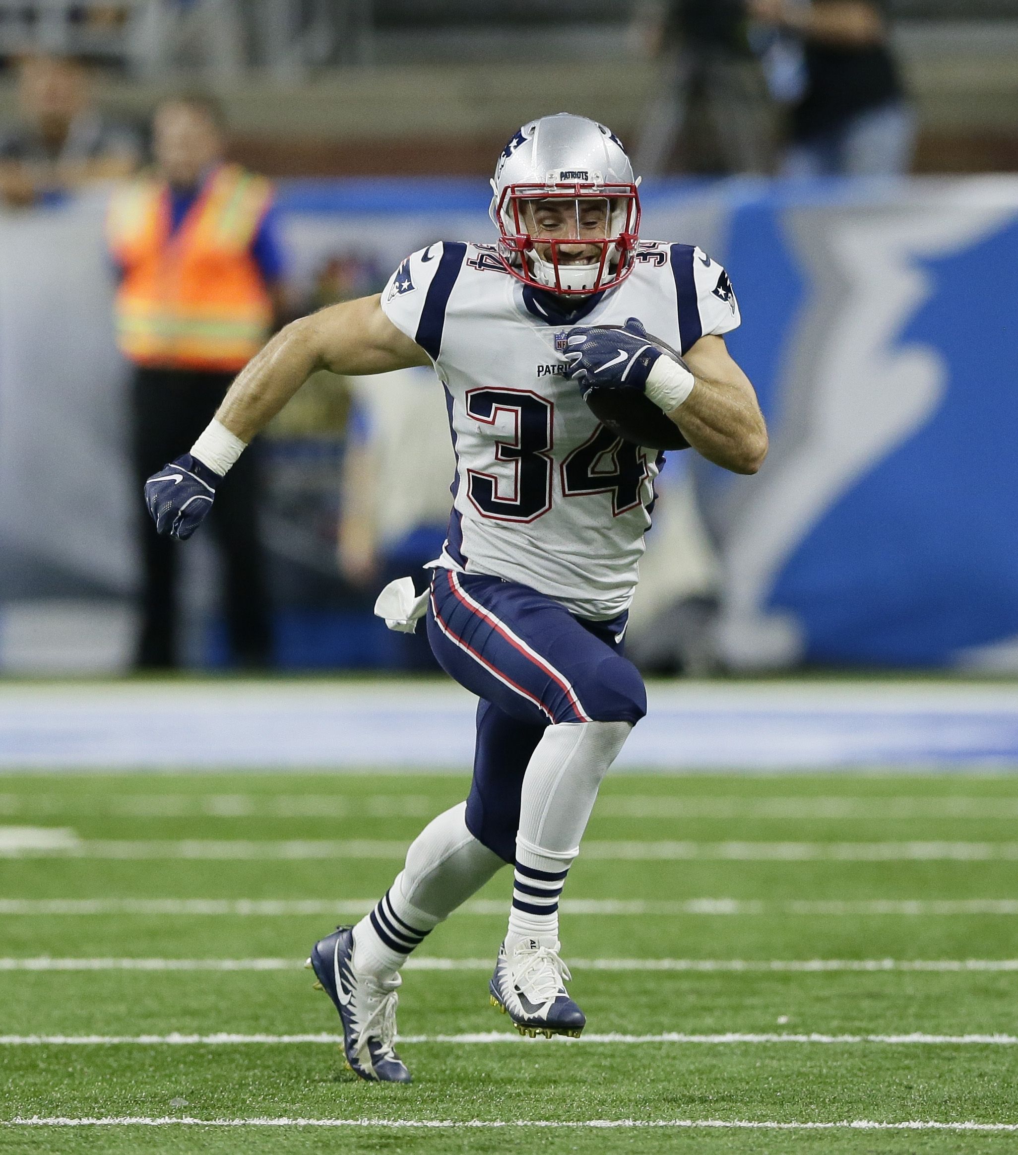 Patrick Chung, Rex Burkhead among nine Patriots sitting out joint practice  Monday in Detroit 