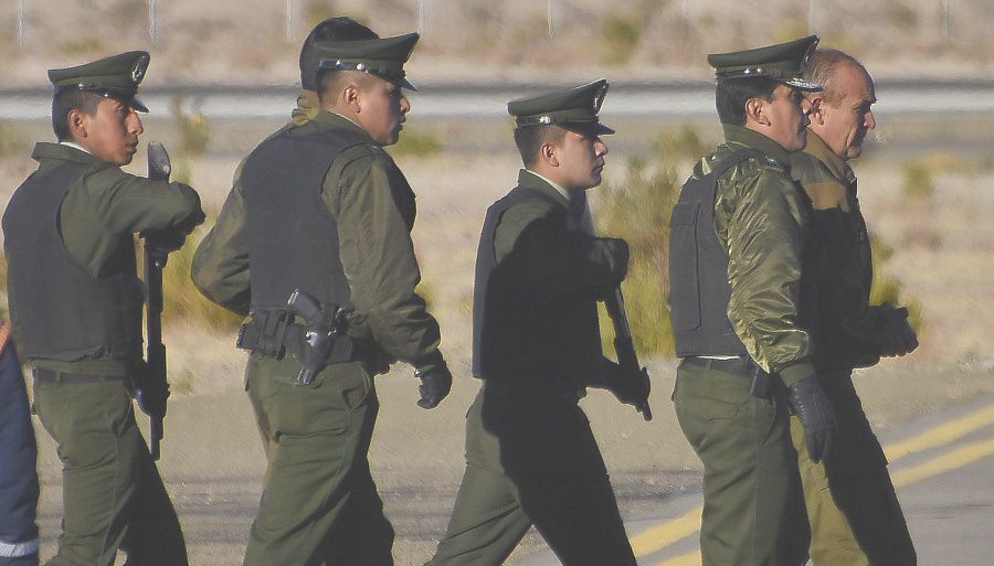 Carabineros detenidos en Bolivia ya estan en Chile