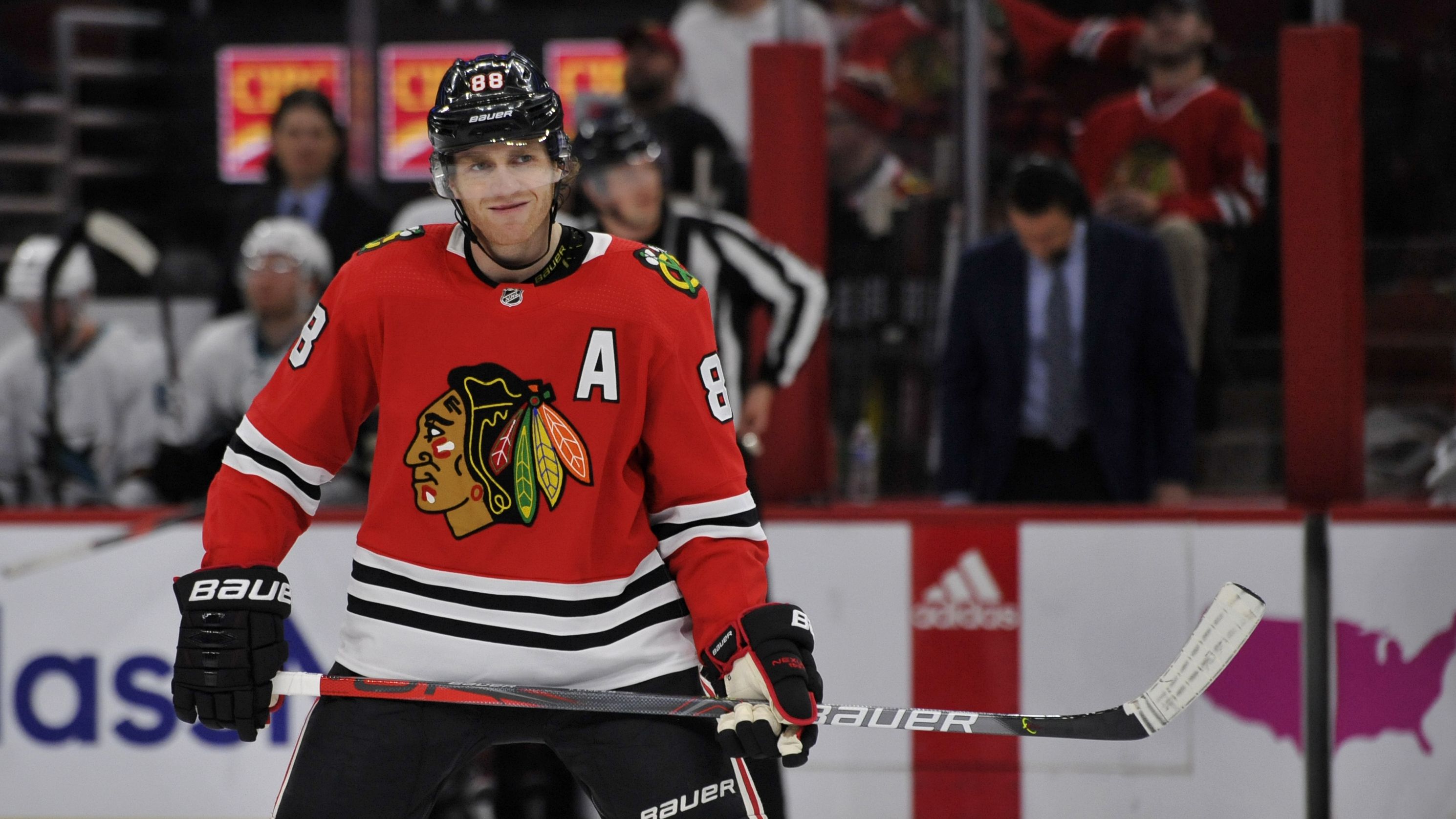 Chicago Blackhawks keeping team name, banning headdresses at games