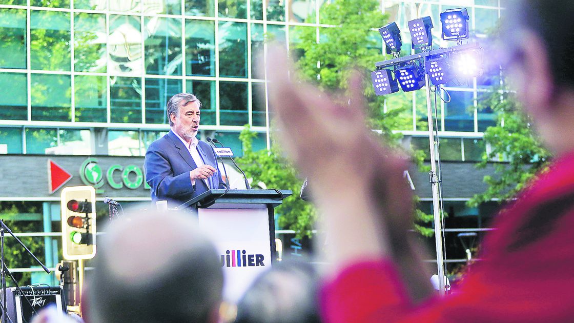 CONCEPCION: Candidato Presidencial Alejandro Guillier, realiza cierre de campaña en Plaza Independencia.