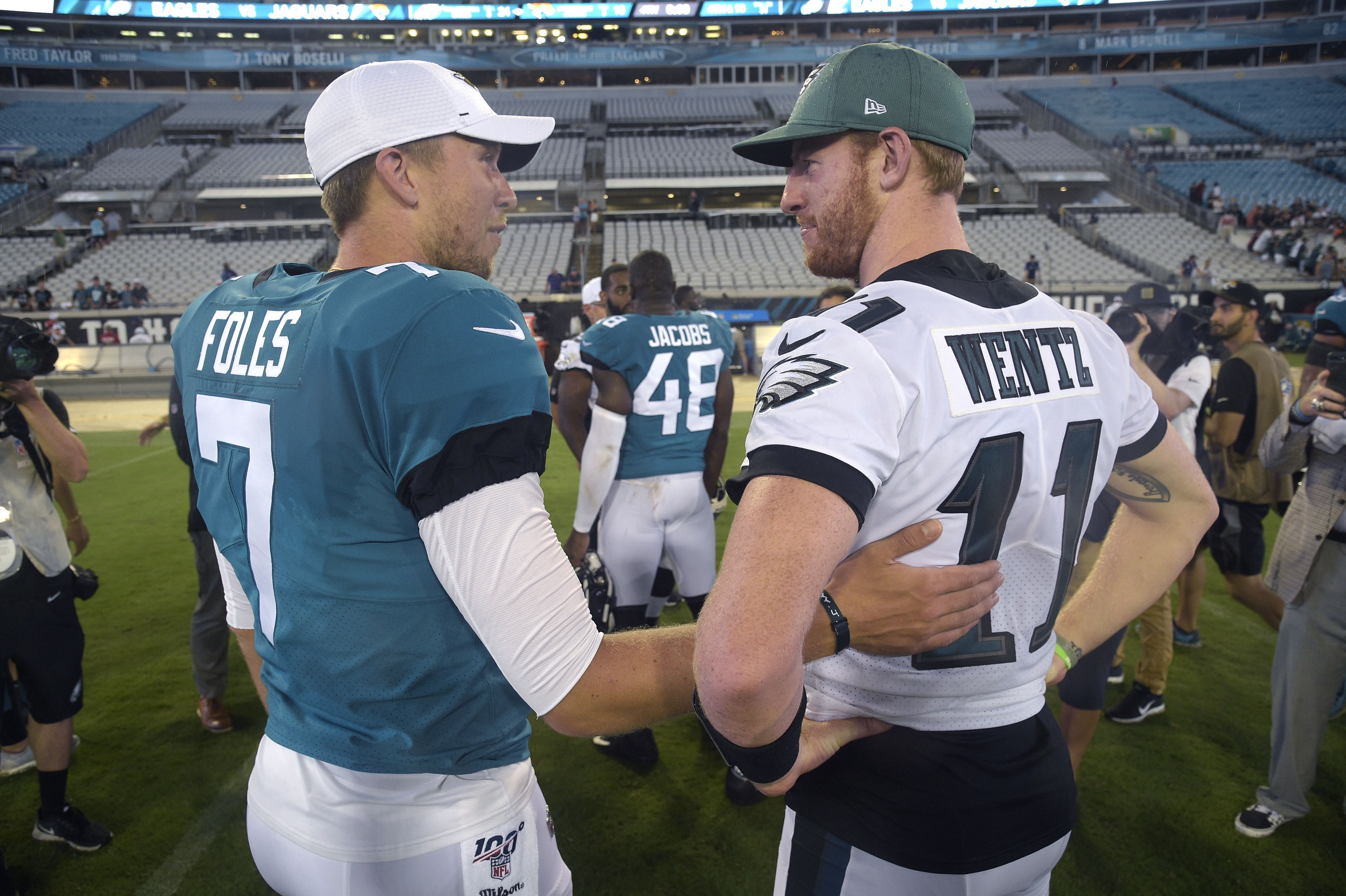 Eagles turn to Nick Foles after Carson Wentz goes down