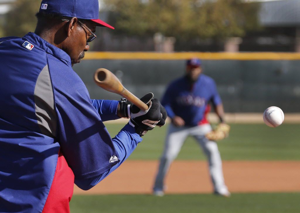 Venezuela's Rougned Odor flips his bat on single to center [GIF