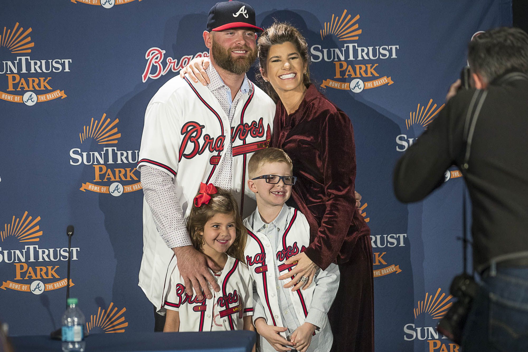 McCann catches for Atlanta Braves for 1st time in 5 years