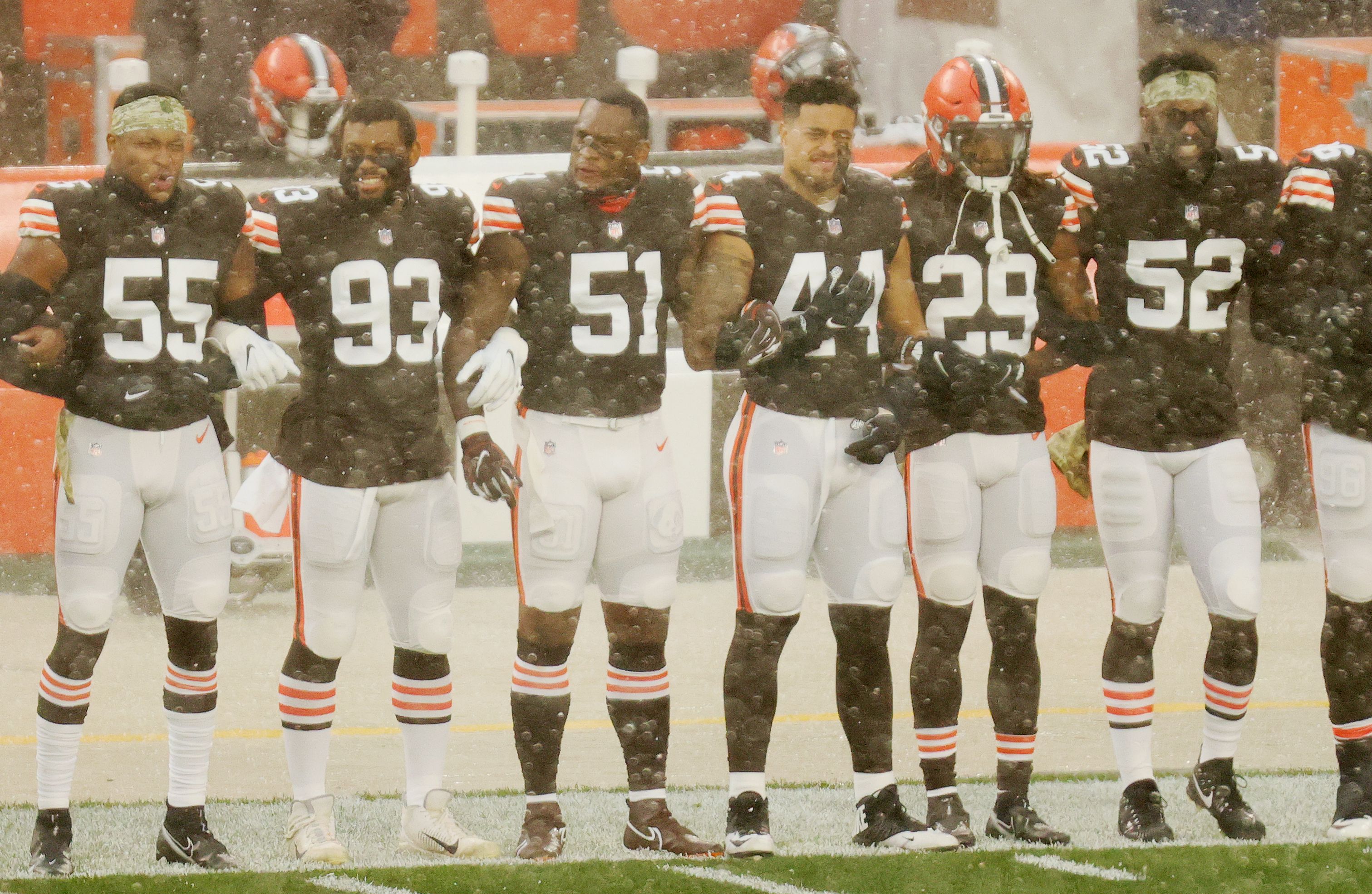 Browns vs. Texans game in weather delay due to high winds and hail in  Cleveland 