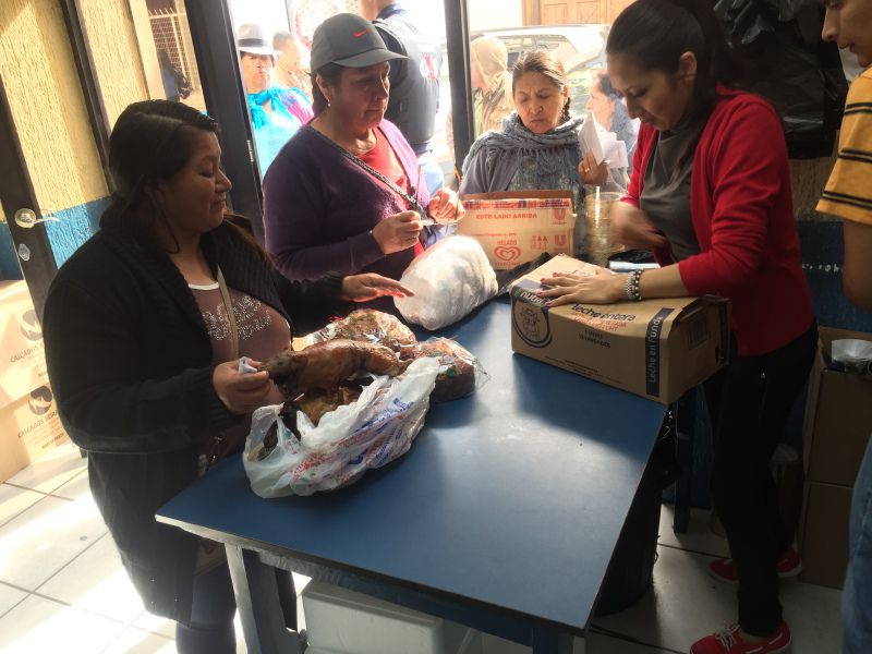 Más remesas llegan a Ecuador como regalos de los migrantes