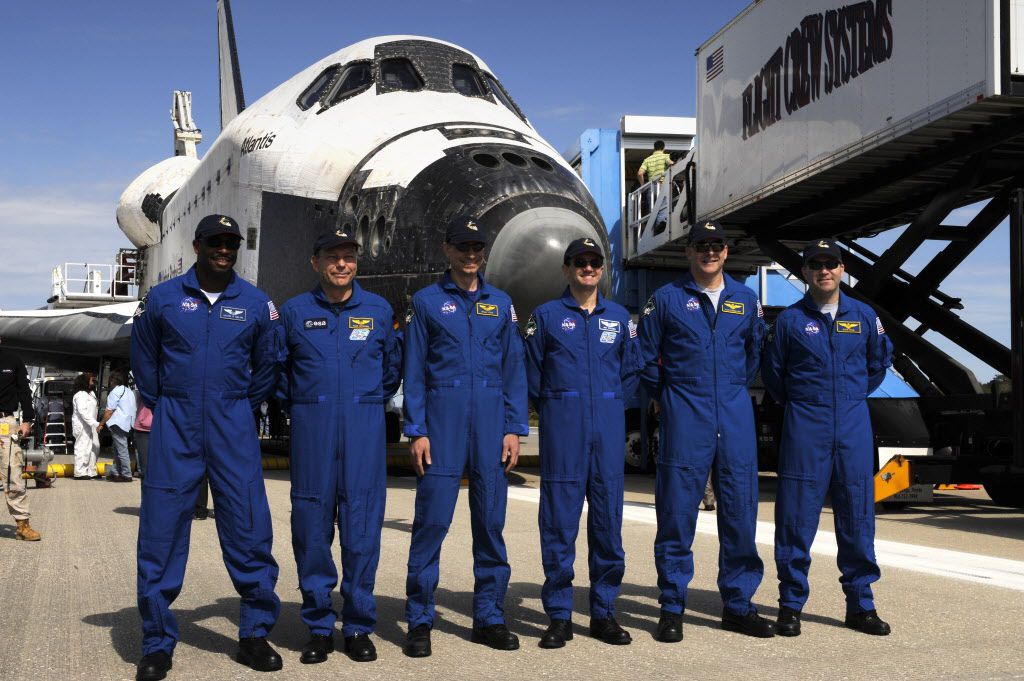 atlantis space shuttle crew