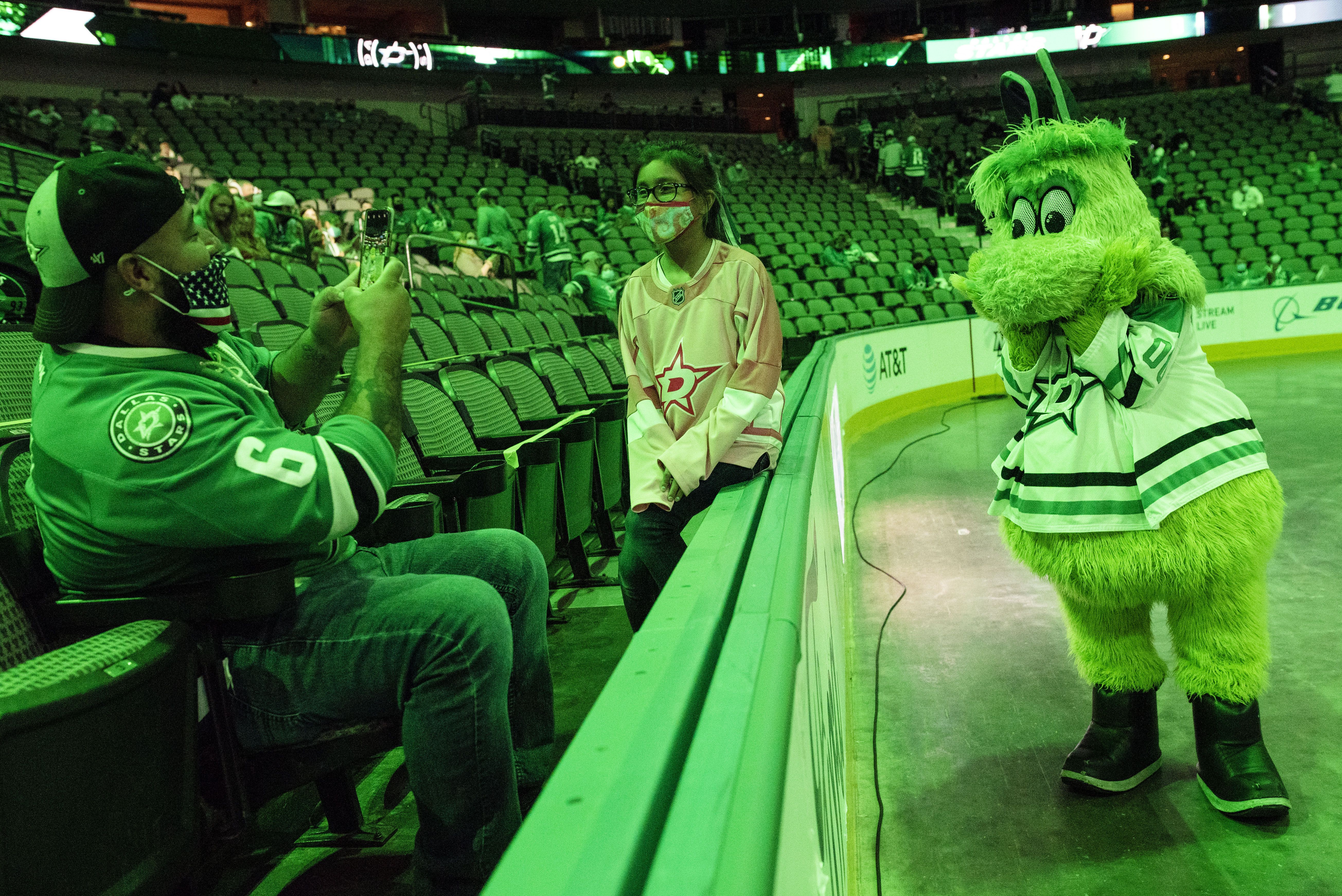 Dallas Stars, American Airlines Center to Host Watch Parties with Social  Distancing and Masks