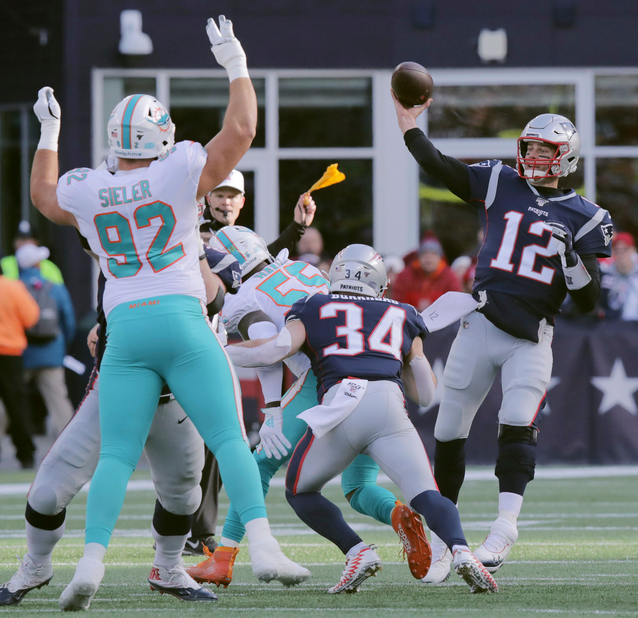 Dolphins extend DT Zach Sieler through 2026 season - The San Diego  Union-Tribune