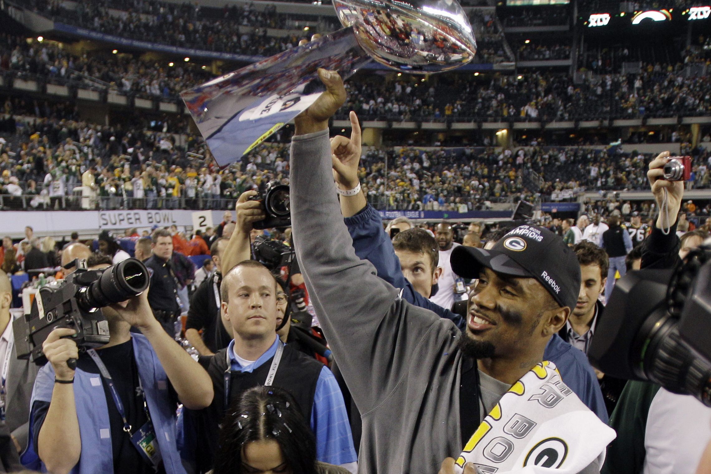 Charles Woodson elected to the Pro Football Hall of Fame on the first ballot