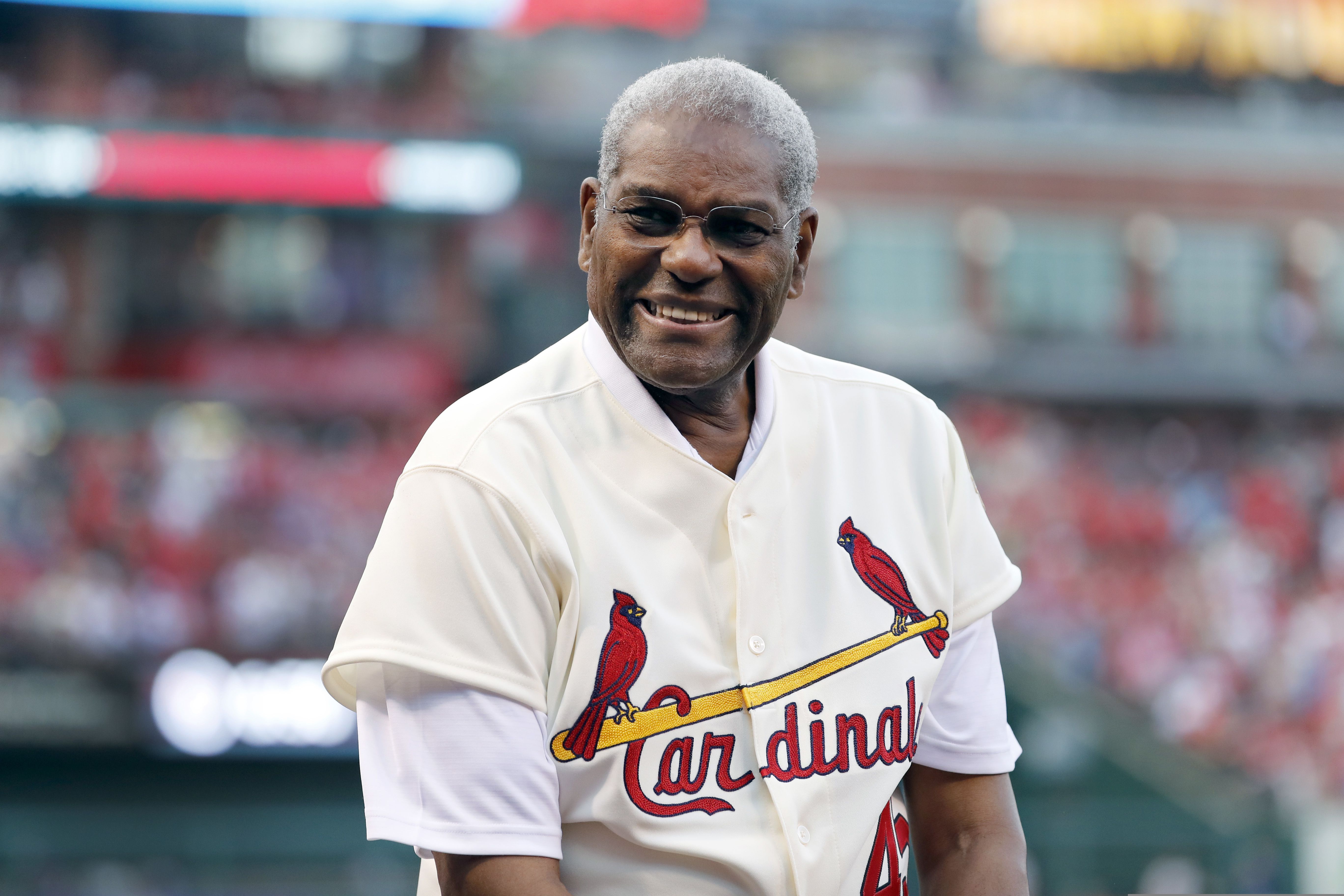 Lou Brock, Hall of Fame outfielder for St. Louis Cardinals, dies at 81