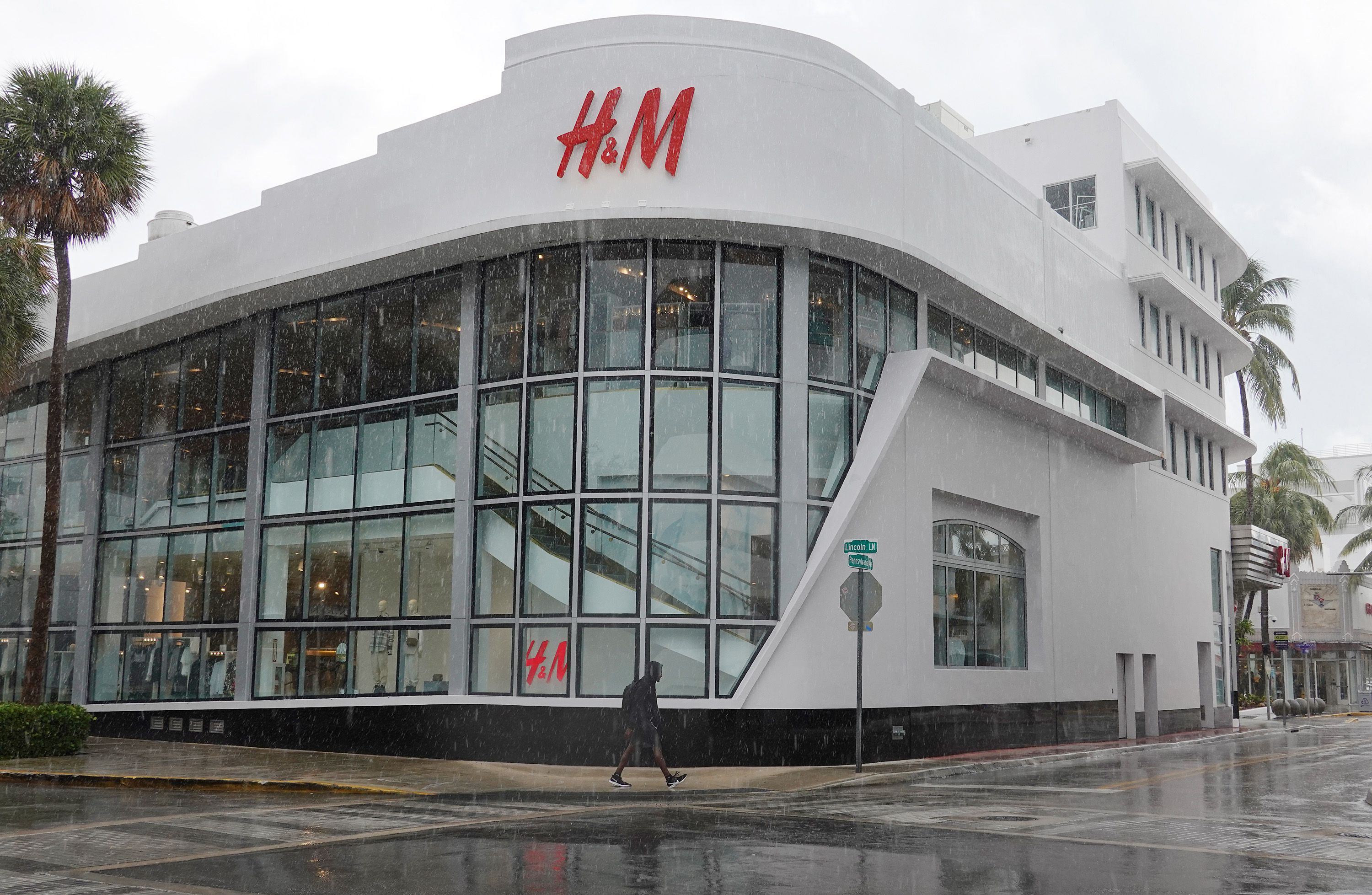 H&M Will Soon Close – Style on the Dot