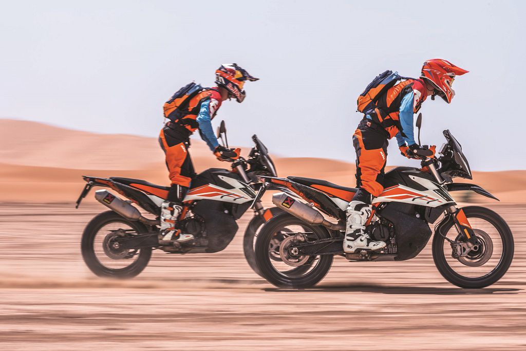 KTM 790 ADVENTURE R_Action 01