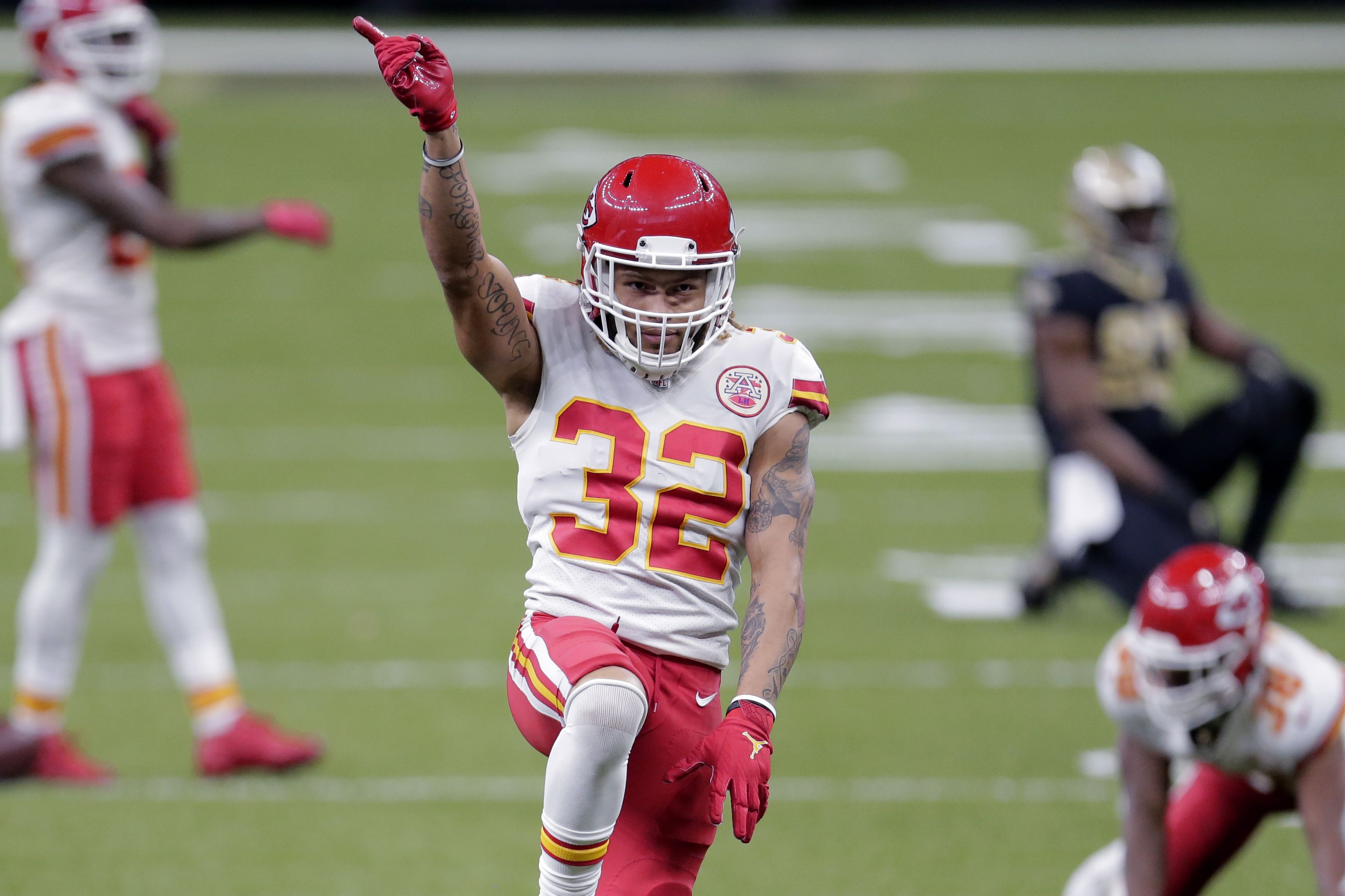 Kansas City Chiefs strong safety Tyrann Mathieu #32 warms up prior to  playing the Las Vegas Rai …