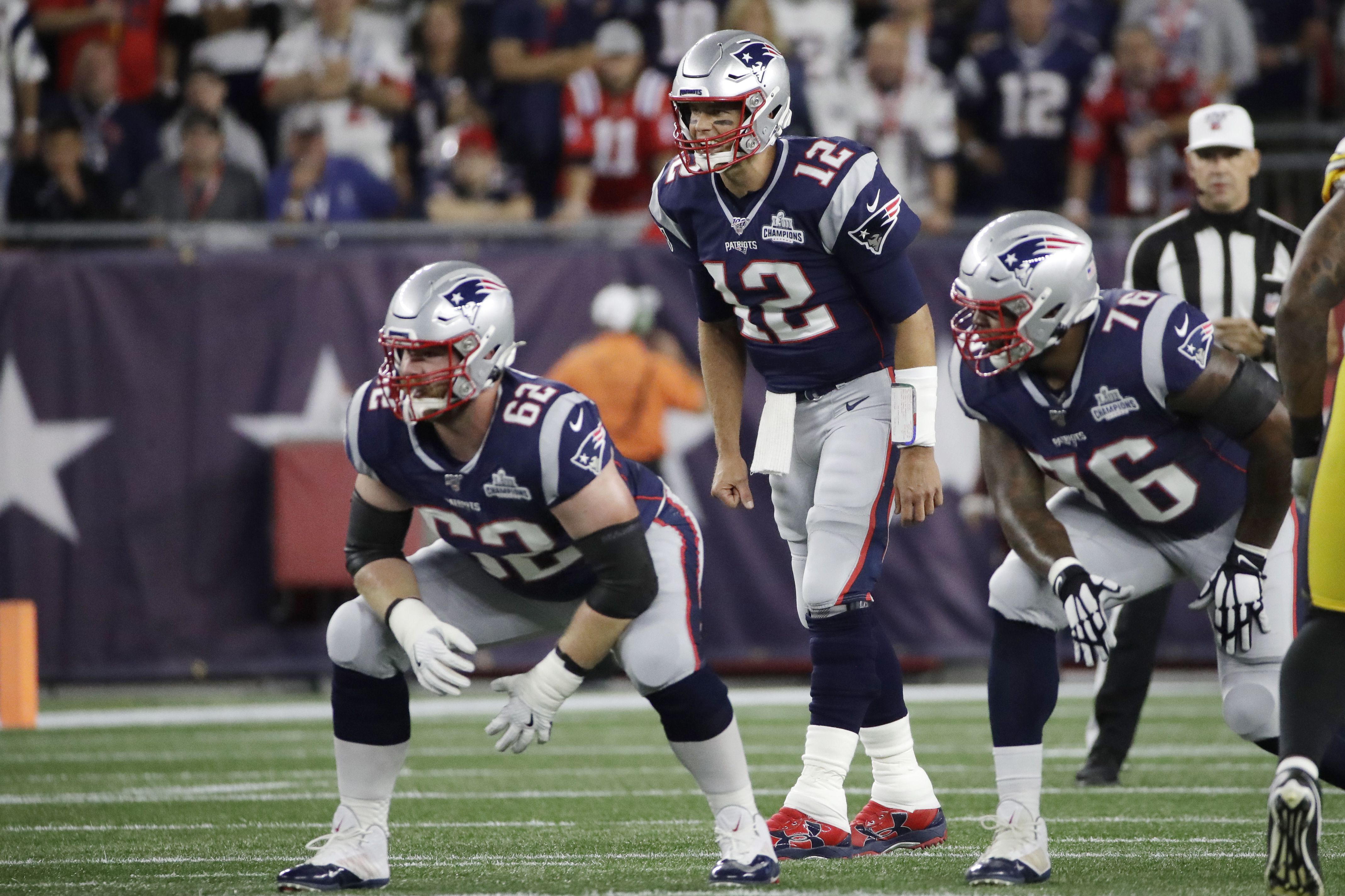 Joe Thuney injury: New England Patriots OL taken to locker room