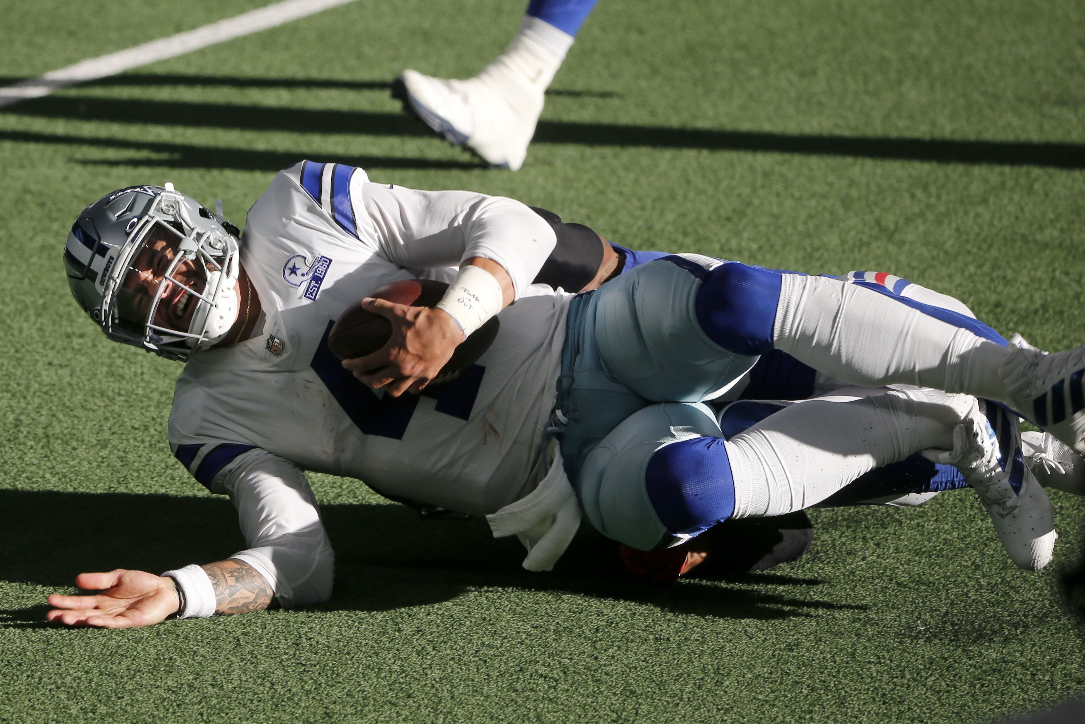 Dallas Cowboys quarterback Tony Romo (9) prepares to take the snap