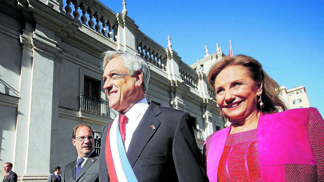 Sebastián Piñera abandona el Palacio de La Moneda