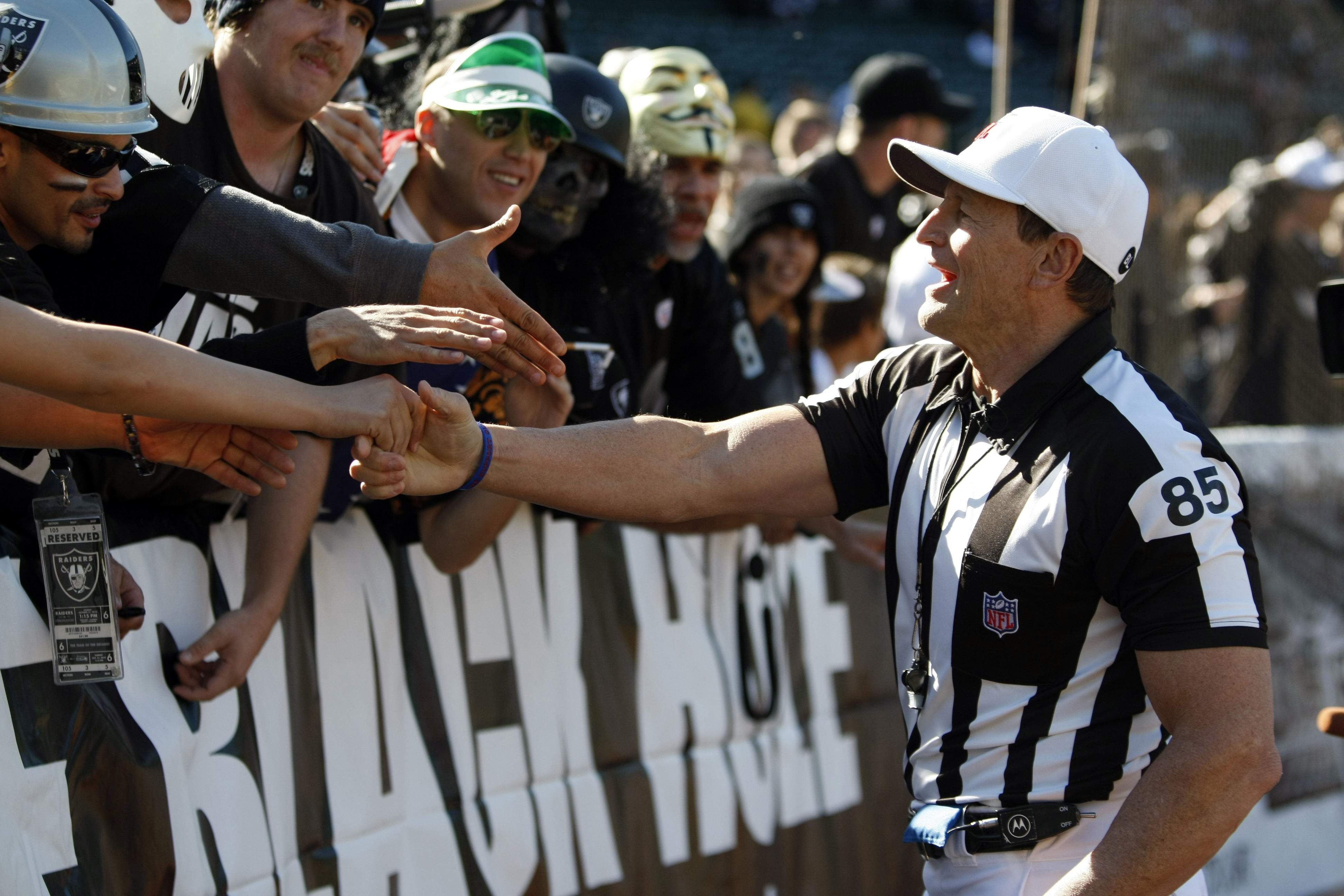 Ed Hochuli retires after 28 years in NFL