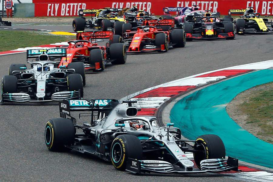 Hamilton gana en China (743279)