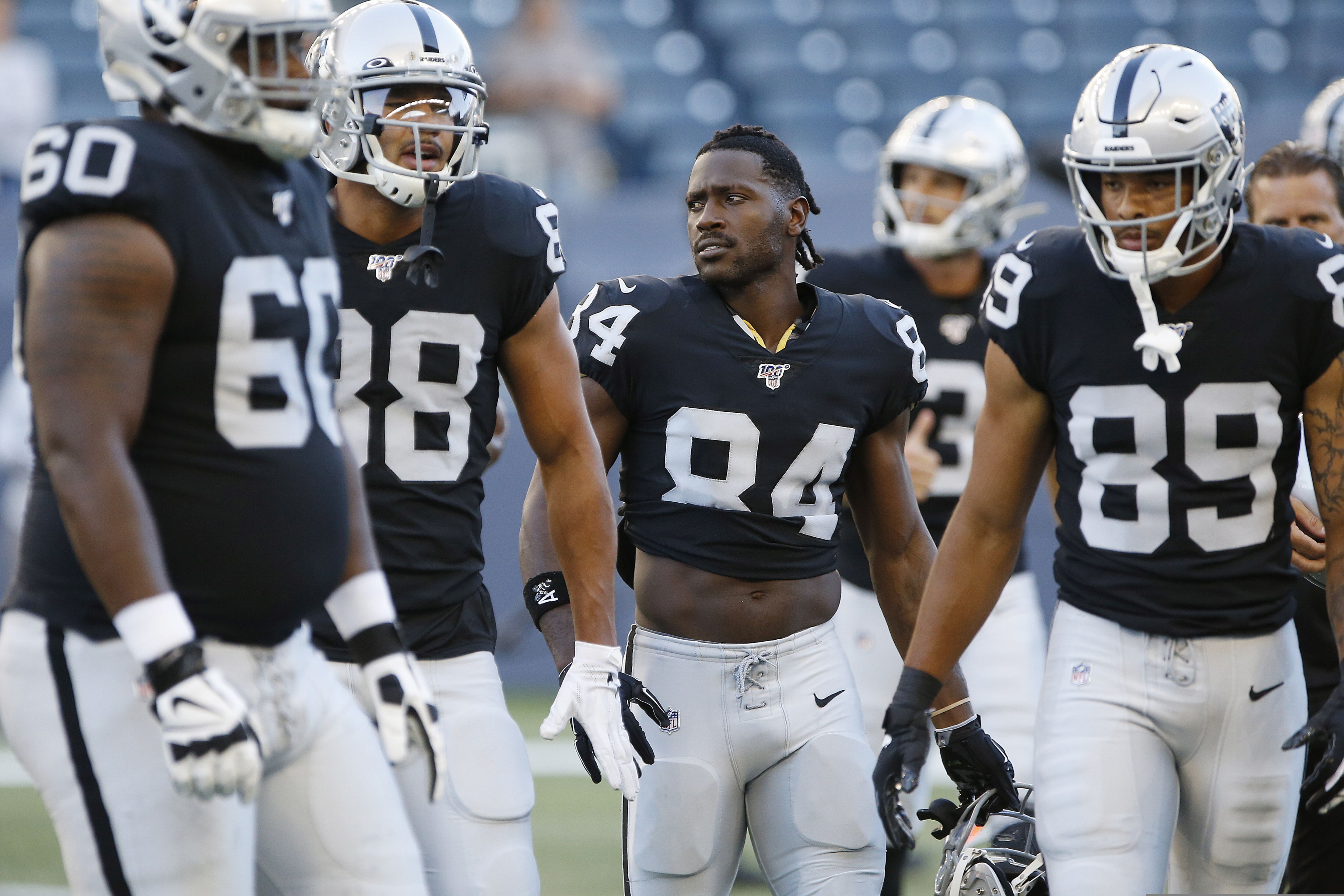 Reports: Raiders' Antonio Brown files new helmet grievance