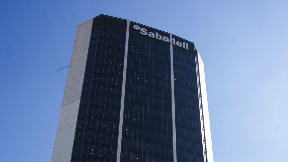 BANCO SABADELL CONFIRMA A LA CNMV QUE SU CONSEJO ANALIZARÁ EL CAMBIO DE SEDE