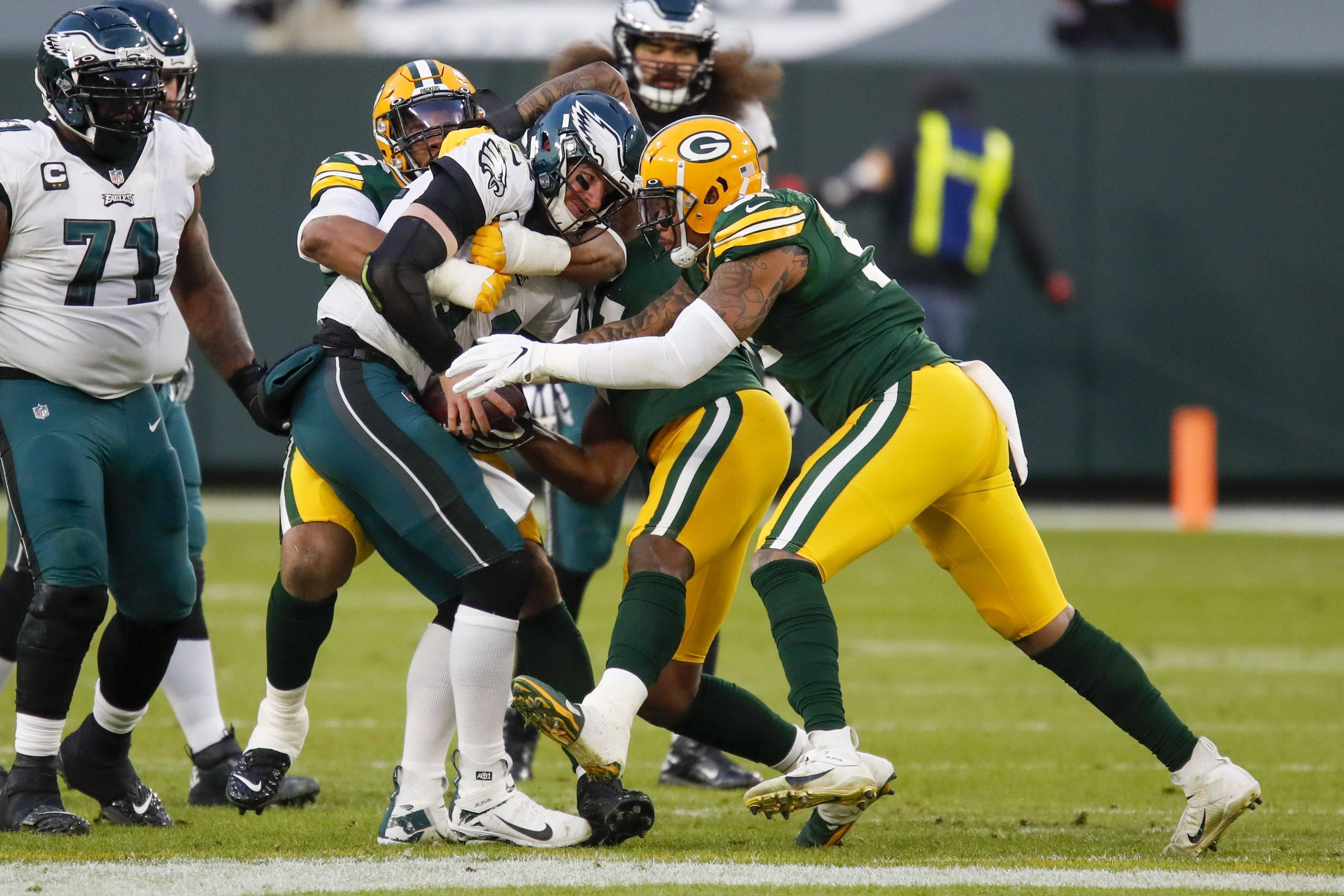 Packers struggle on both sides of the ball in another