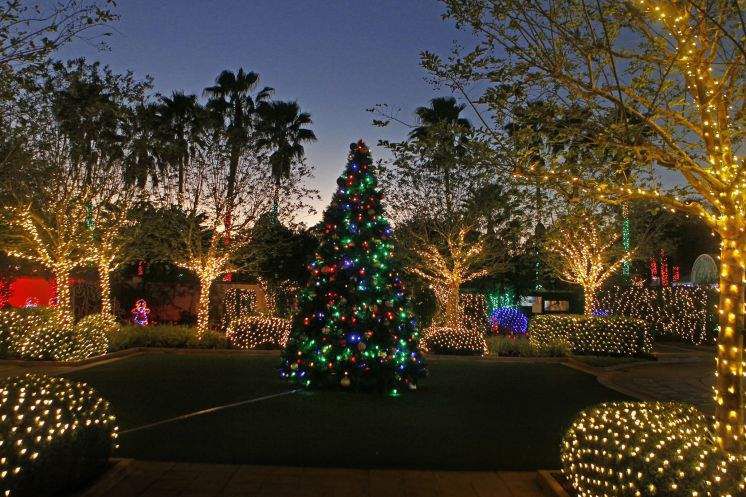 Christmas Display Seminole Fl 2022 11 Places To See Christmas Lights In Tampa Bay