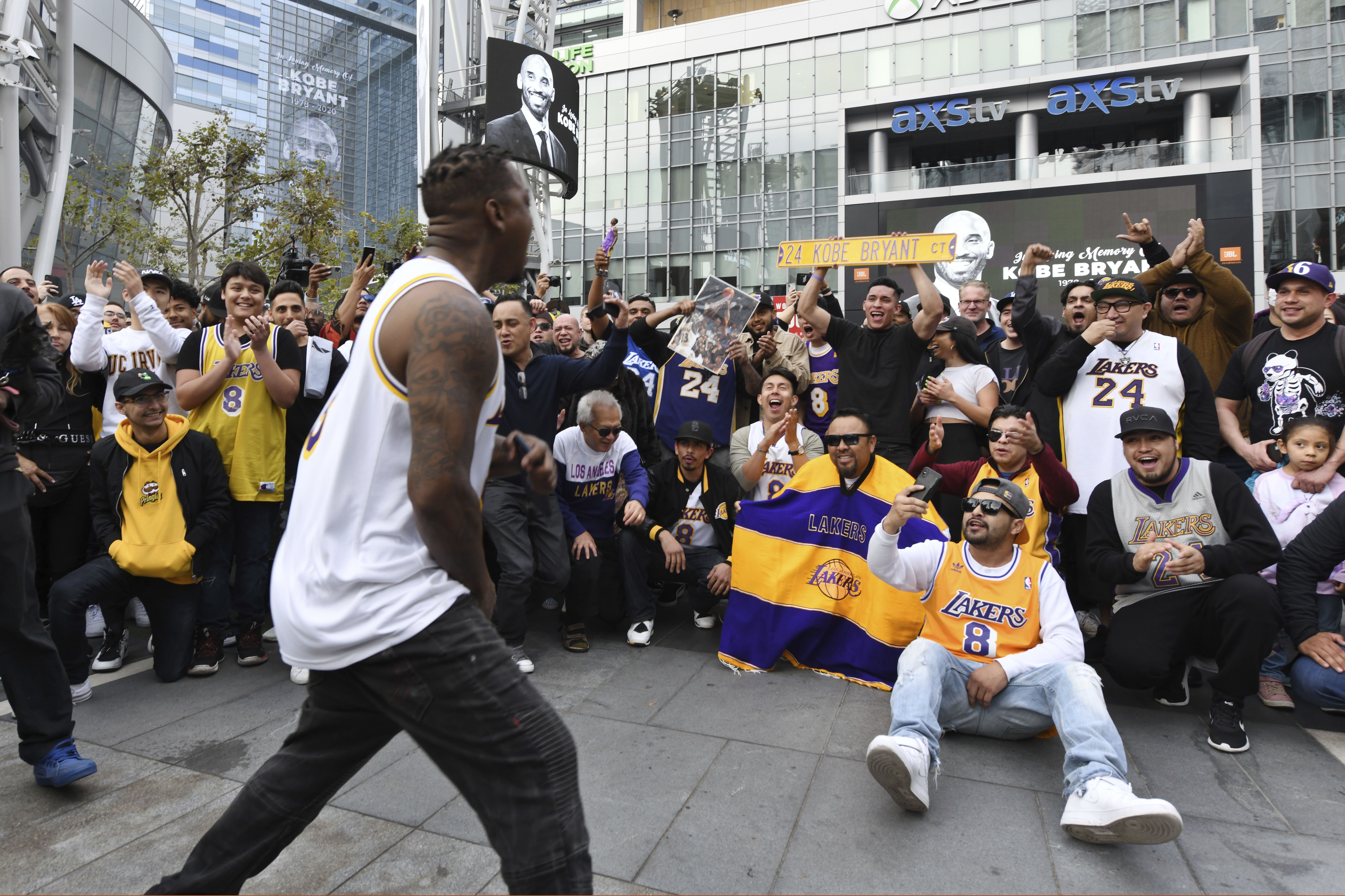 30,792 Kobe Bryant Staples Center Photos & High Res Pictures