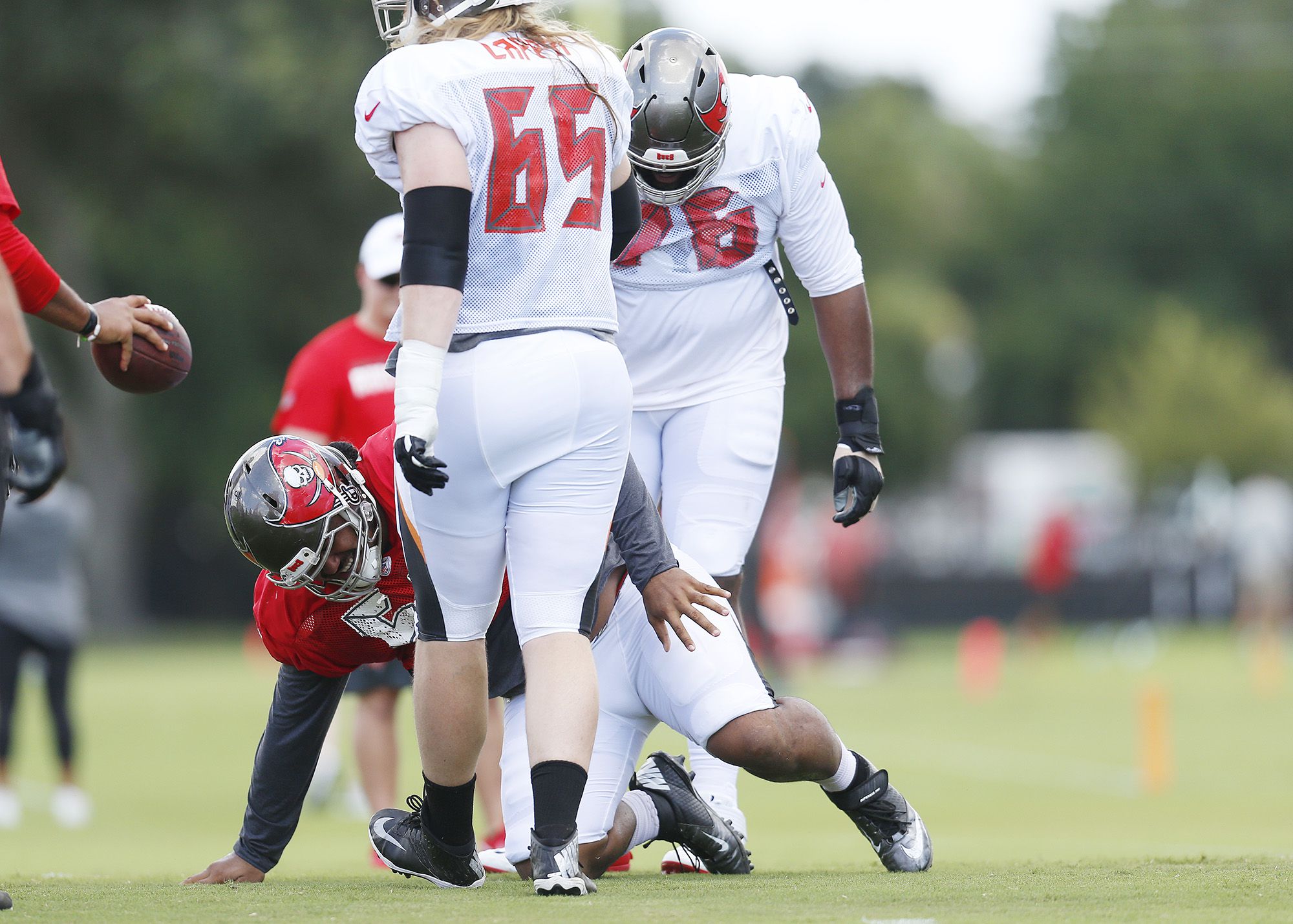 Bucs inside linebacker Lavonte David's knee scoped for meniscus tear