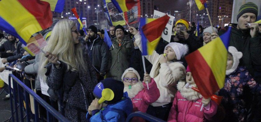 Romanian-government-w-18125441-e1486301783851-840x395.jpg