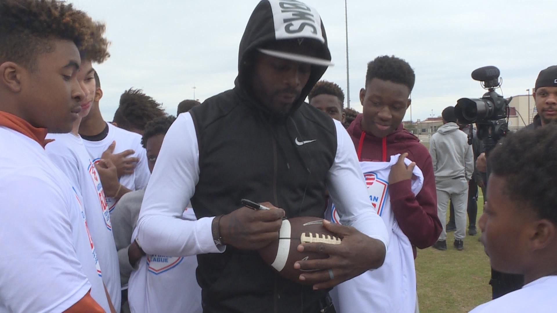 Killeen: Former NFL Player Michael Vick hosts football training camp