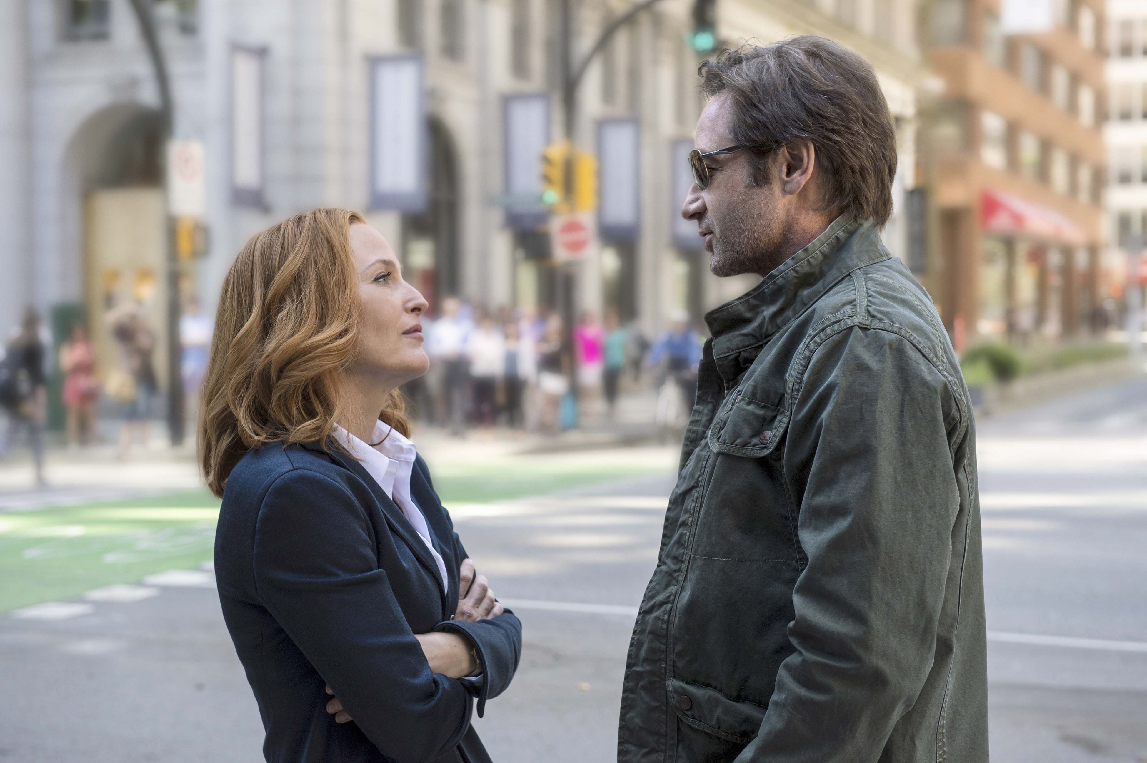 david-duchovny-es-fox-mulder-y-gillian-anderson-es-dana-scully-en-the-x-files-fox-a