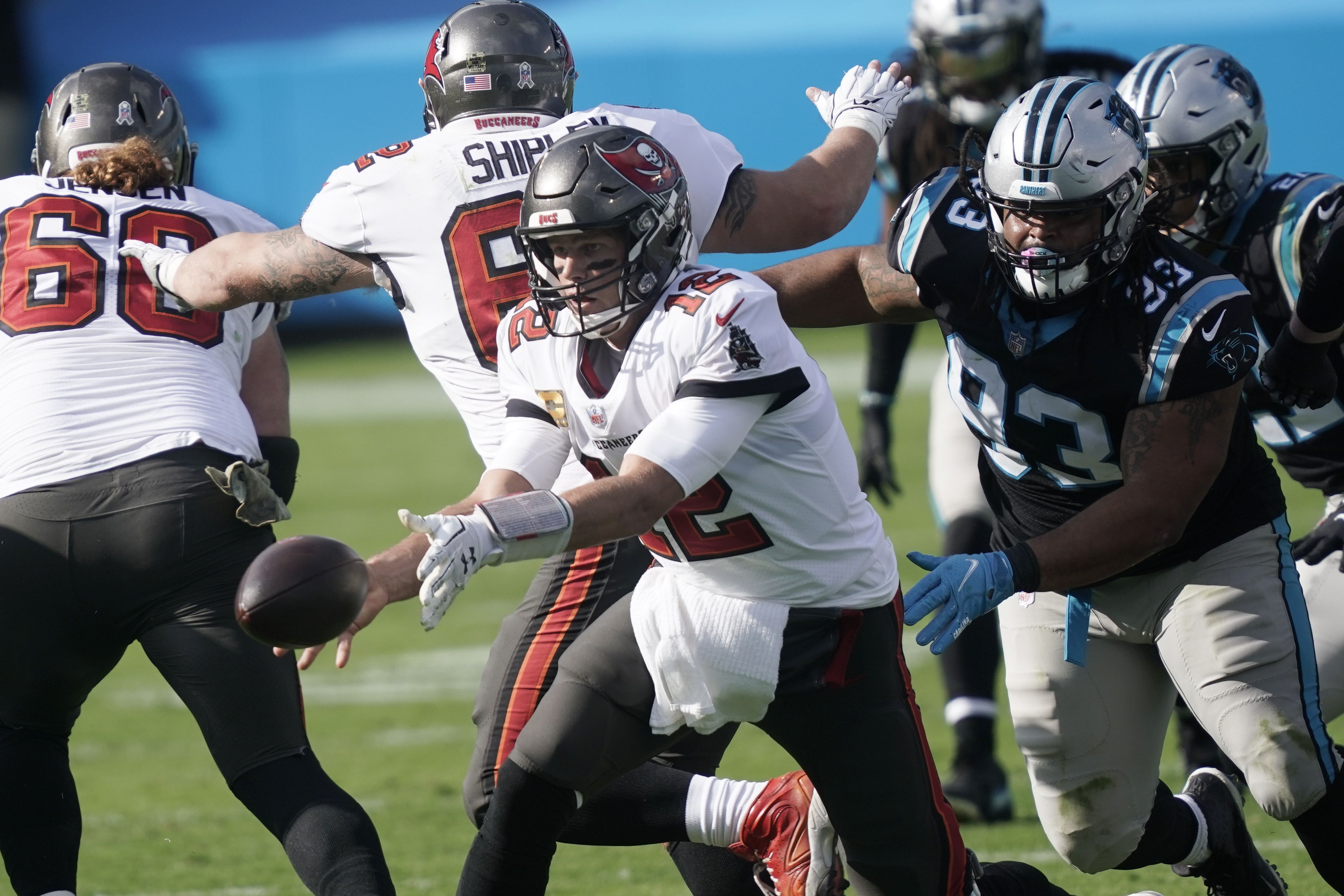 Brady, Buccaneers bounce back with 46-23 win over Panthers