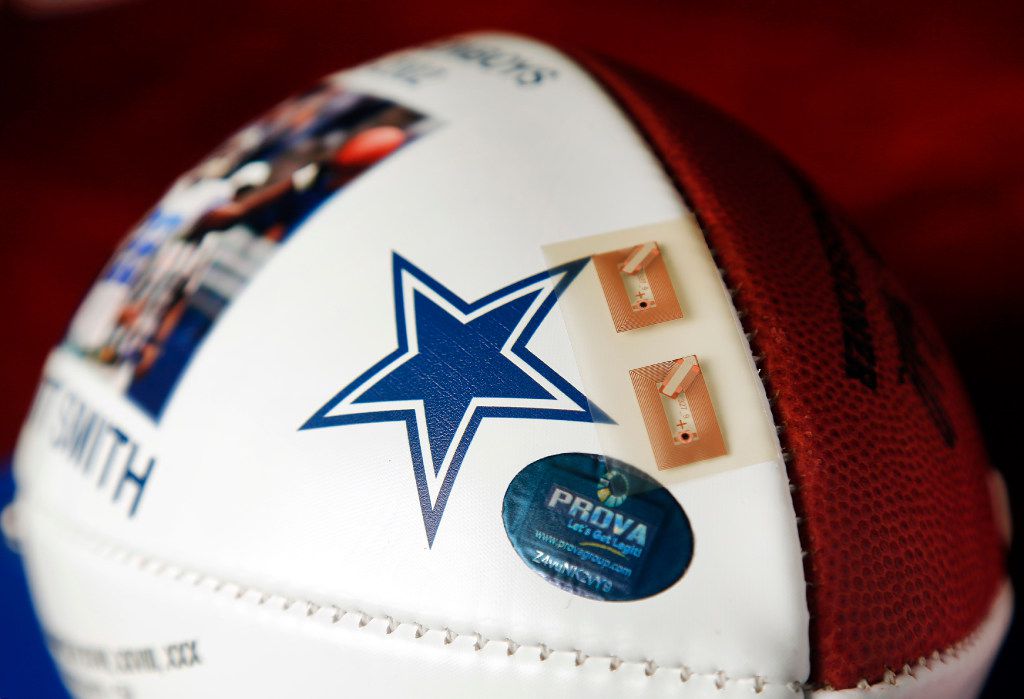 Ex-Cowboy Emmitt Smith high-tech foe of fake collectibles