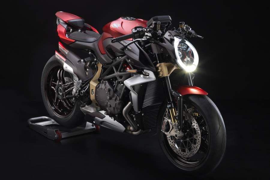 MV-Agusta-BRUTALE-1000-SERIE-ORO_3-4-ant-Dx-900x600.jpg