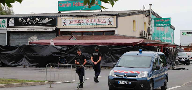 conductor embiste su auto contra pizzería