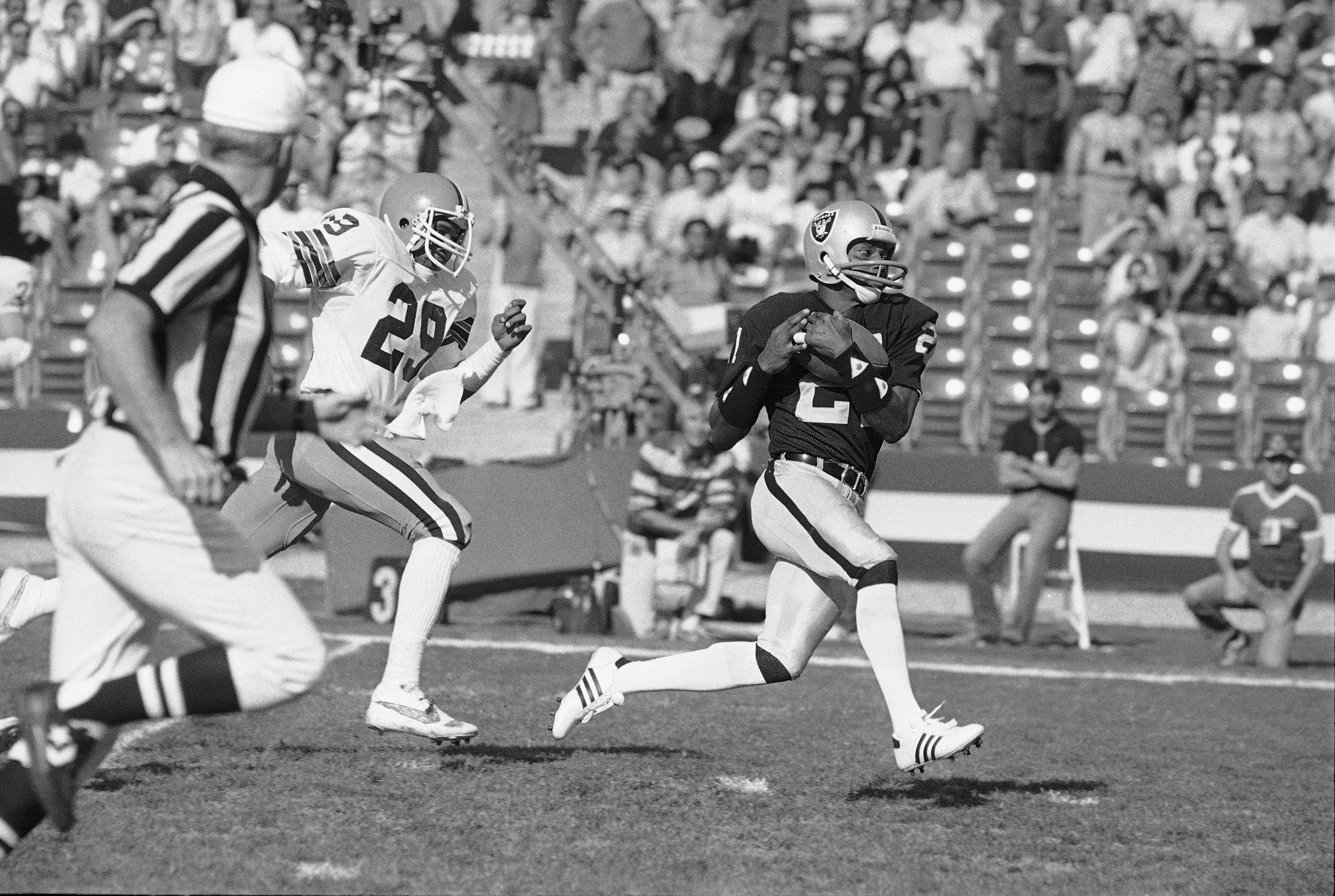 Cliff Branch, star receiver for NFL's Raiders, dies at 71 - The Boston Globe