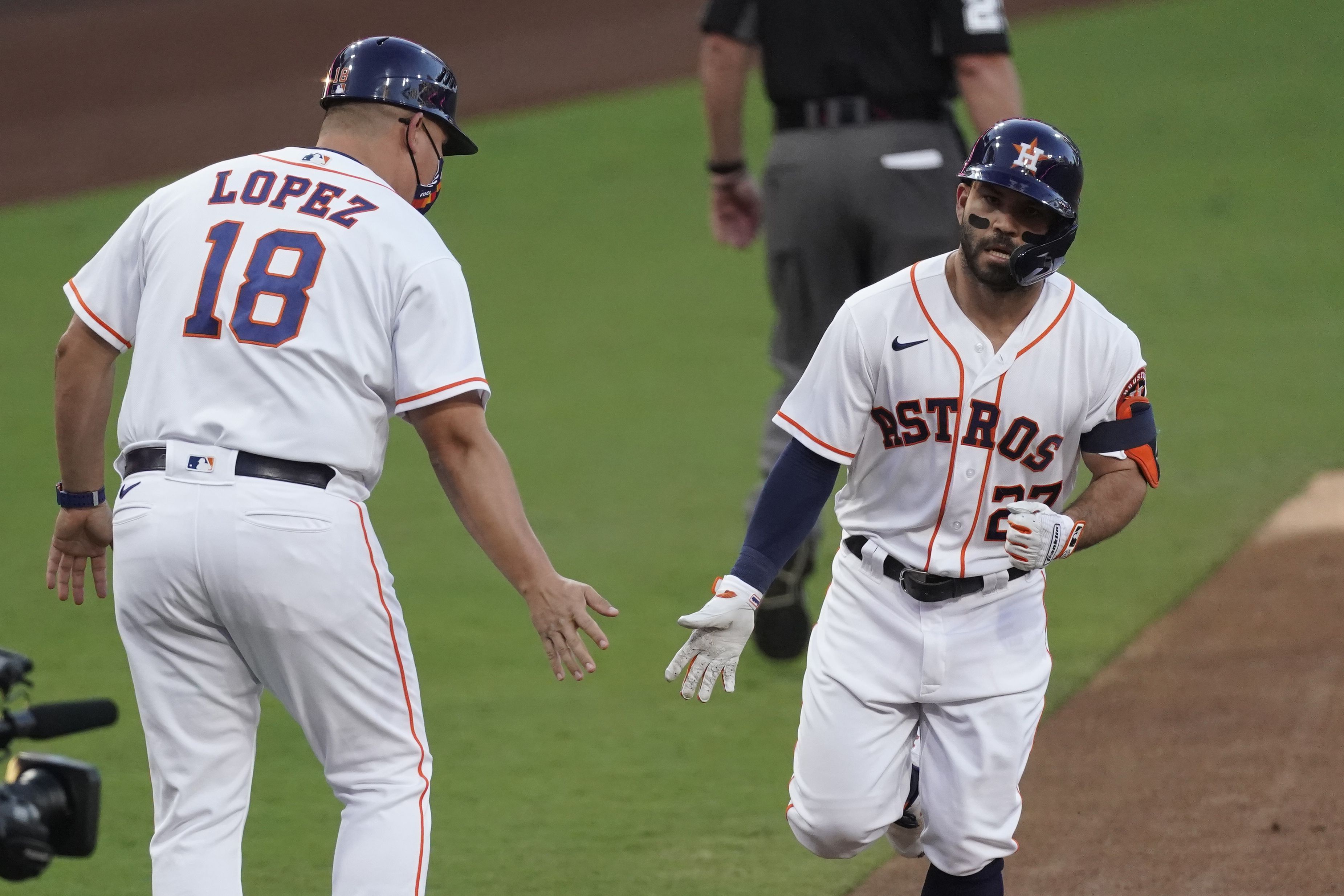 Altuve's throwing yips hurt Astros again in Game 3 of ALCS