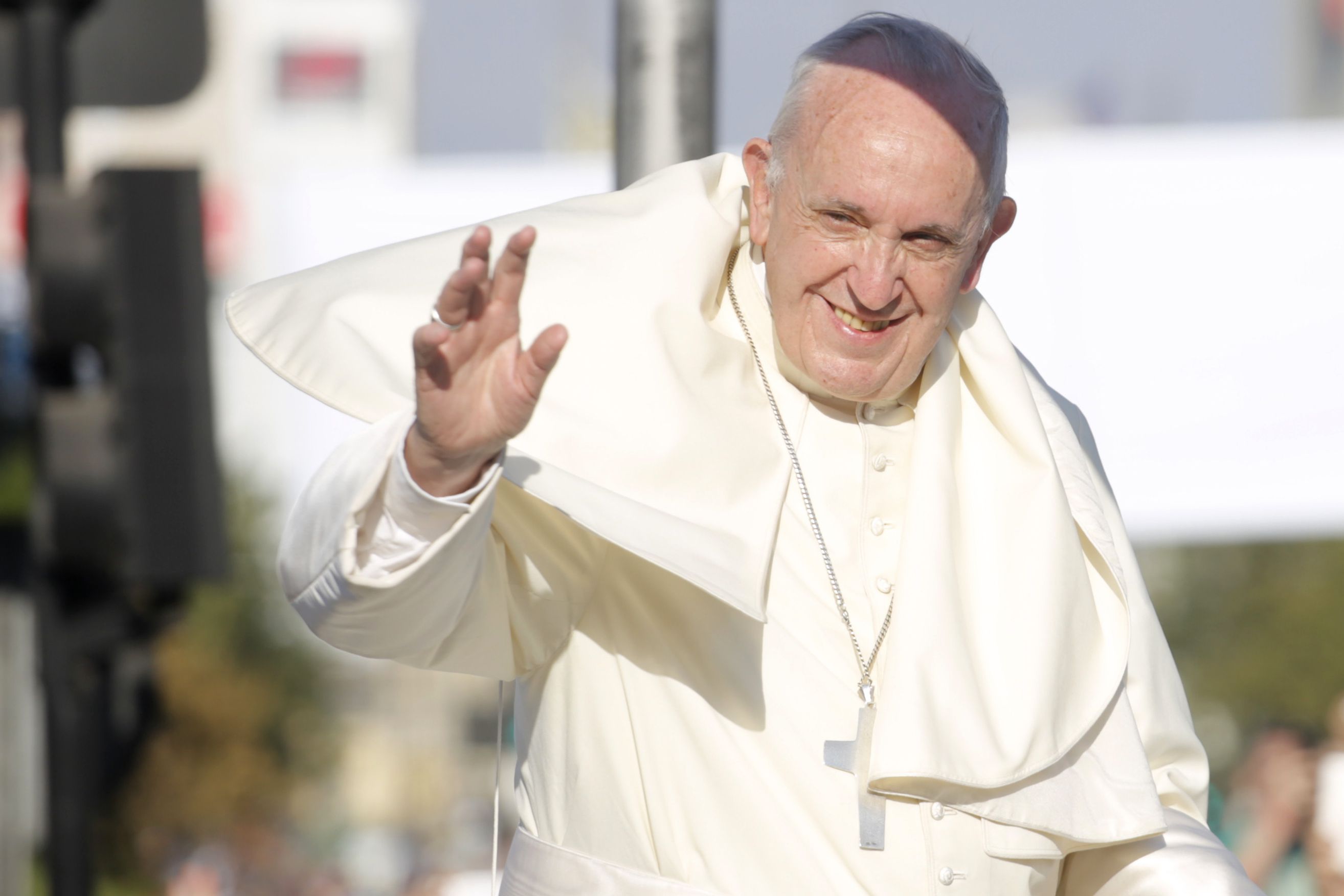 Papa se traslada hacia el Santuario San Alberto.