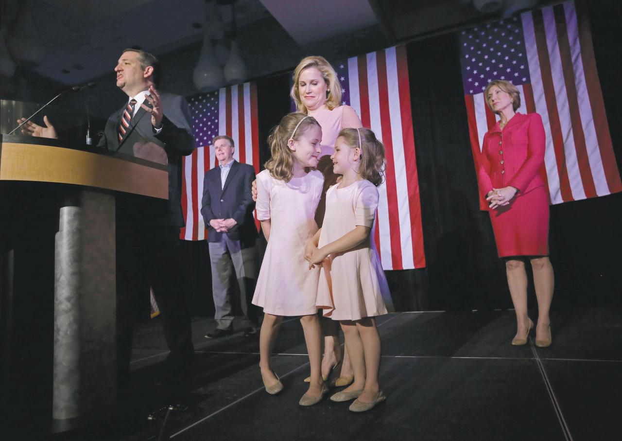 In Iowa, Cruz scores with evangelical flair on script and off