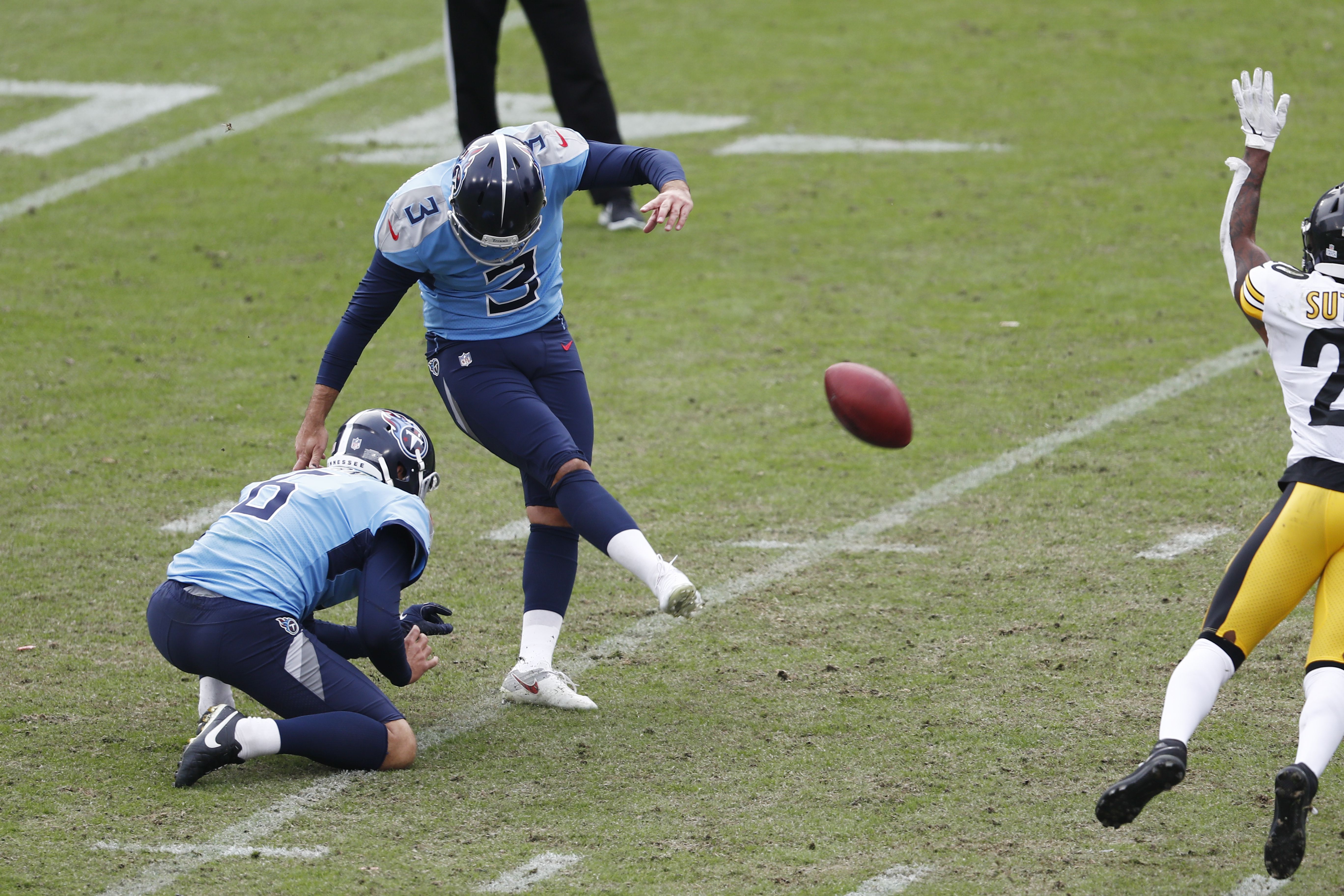 Stephen Gostkowski misses game-tying field goal late in Titans' first loss;  is now 5-for-10 on tries under 50 yards this season 