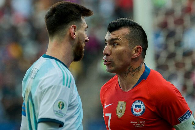 Medel vs Messi