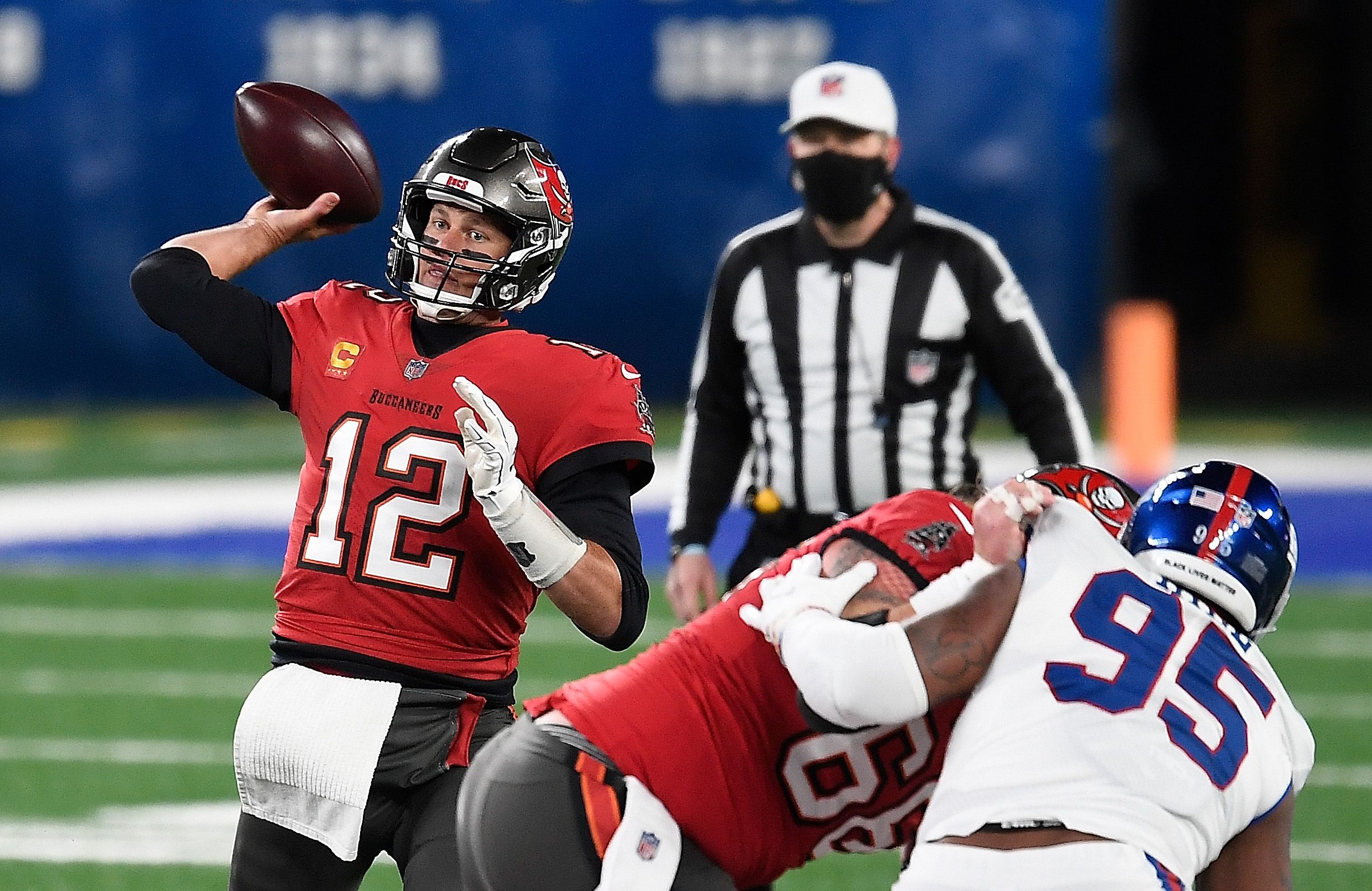 Tom Brady and the Buccaneers hold on for 25-23 win over Daniel
