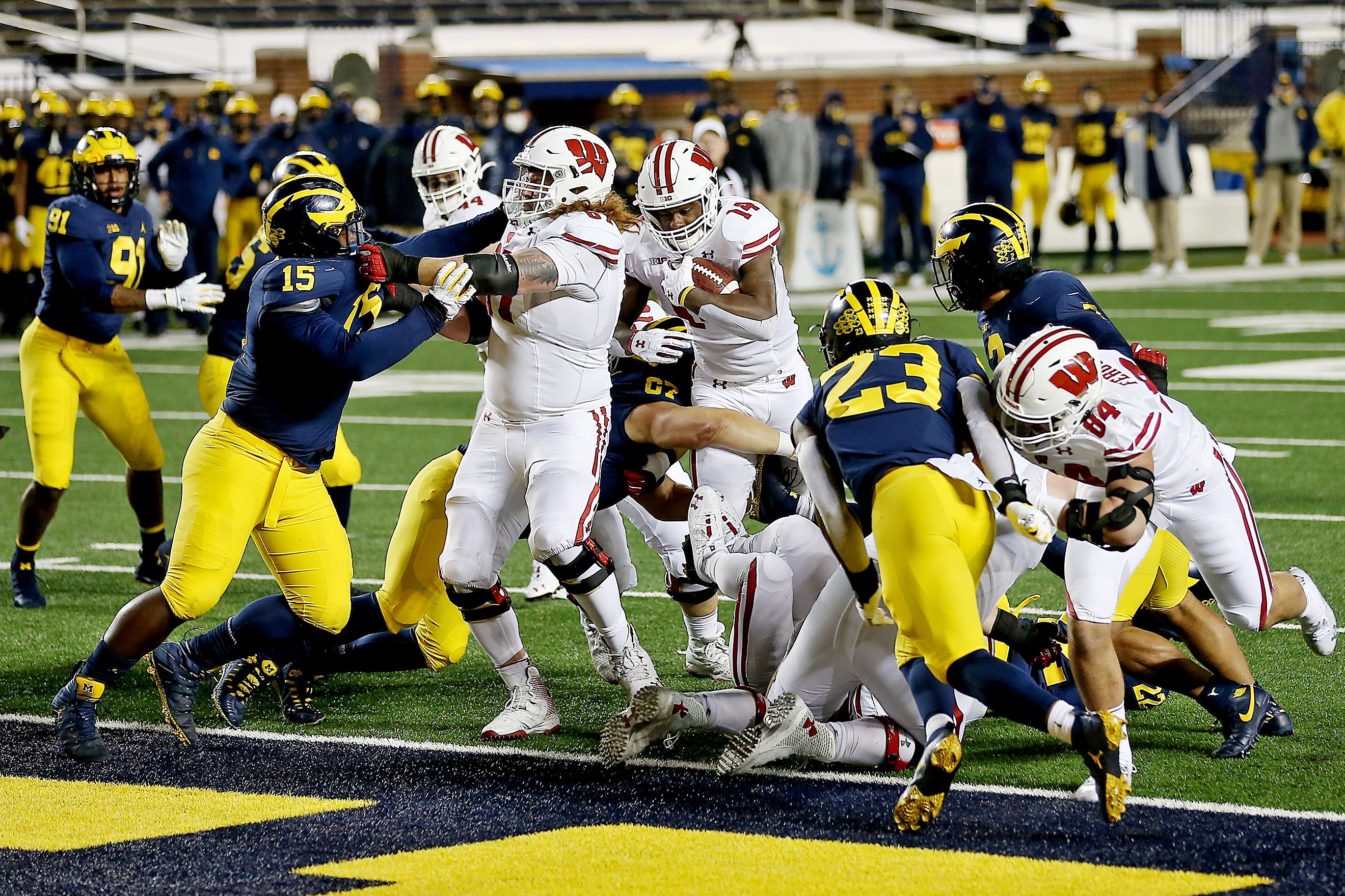 Wisconsin Running Backs Are Dominating The Super Bowl Right Now