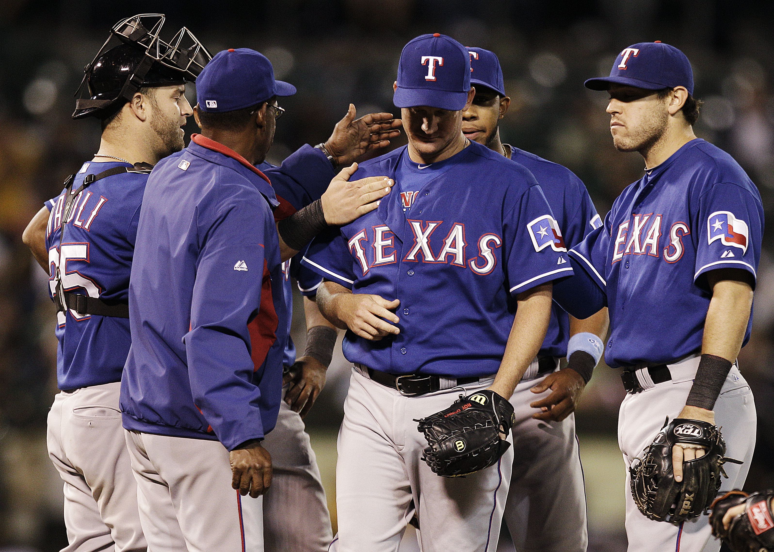 Rangers' Ron Washington chats with Roy Oswalt: We 'cleared the air