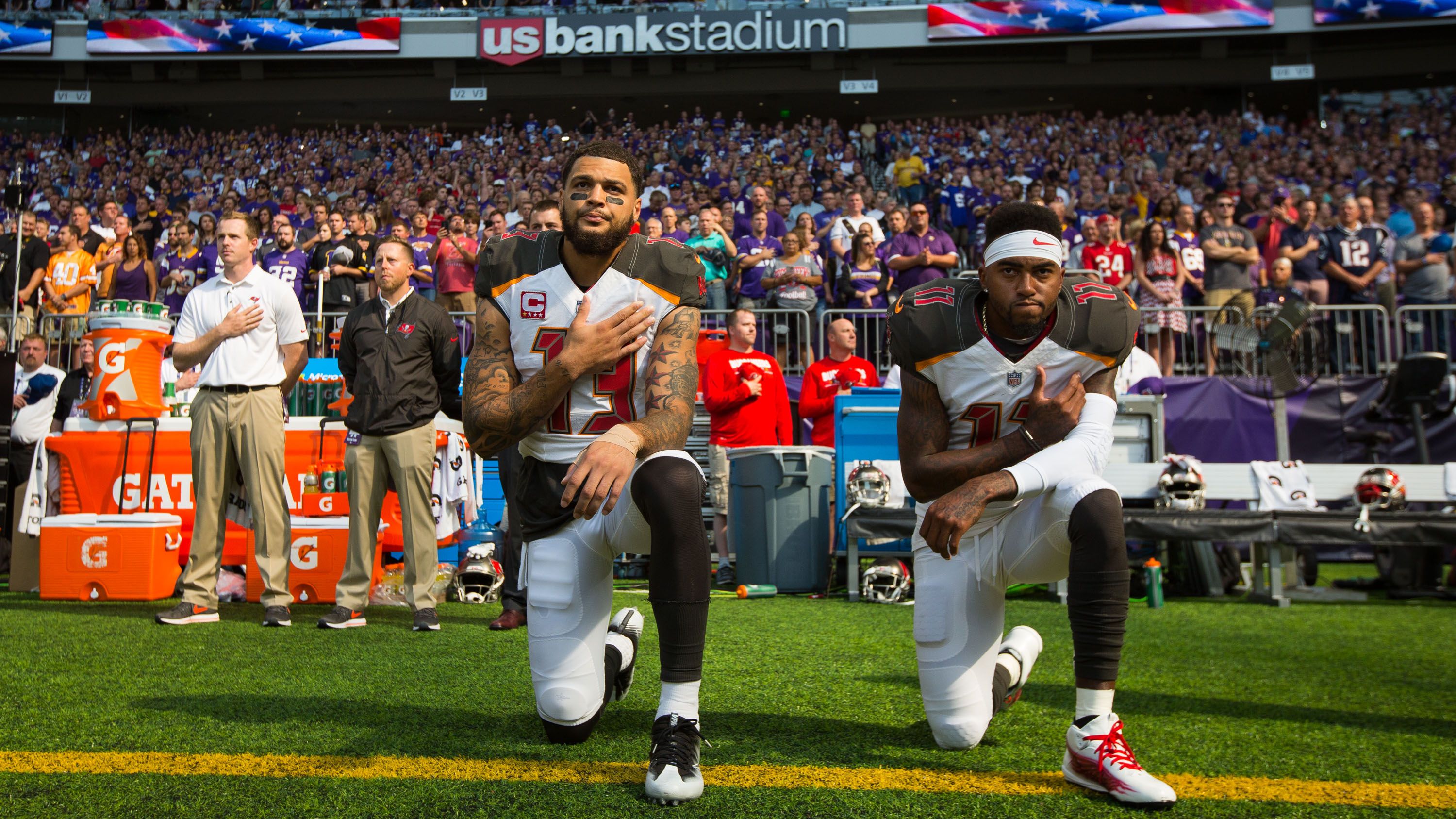 Mike Evans ends anti-Donald Trump protest of national anthem, will stand  with Tampa Bay Buccaneers - ESPN