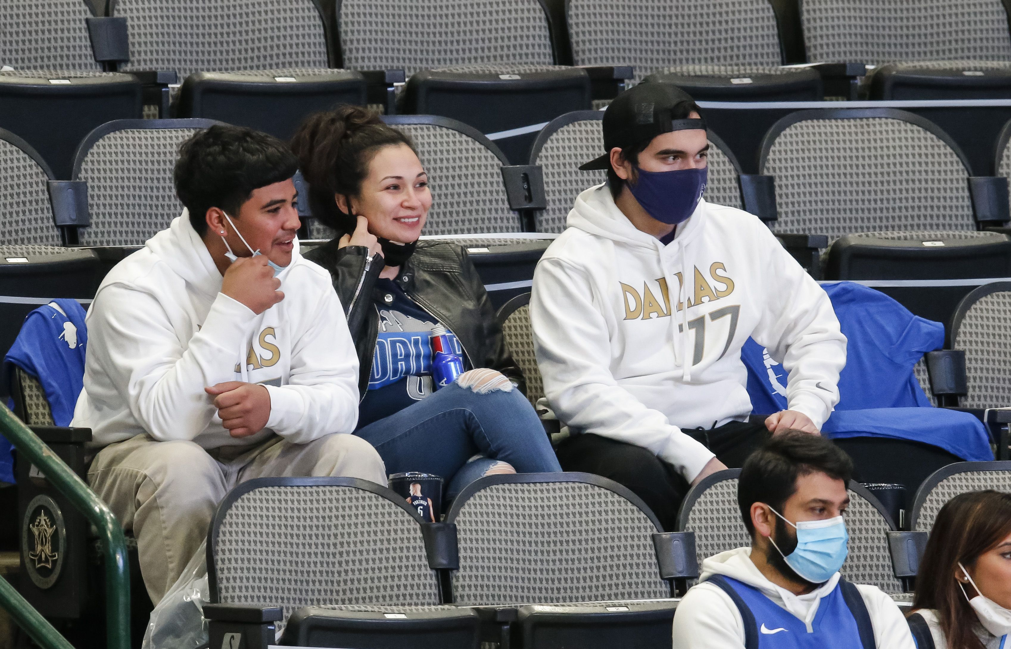 Dallas Mavericks invite 1,500 essential workers to first game with