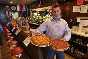 21 reasons why South Shore bar pizza is America's most delicious (and most  eccentric) pizza tradition » KJB Trending Hospitality